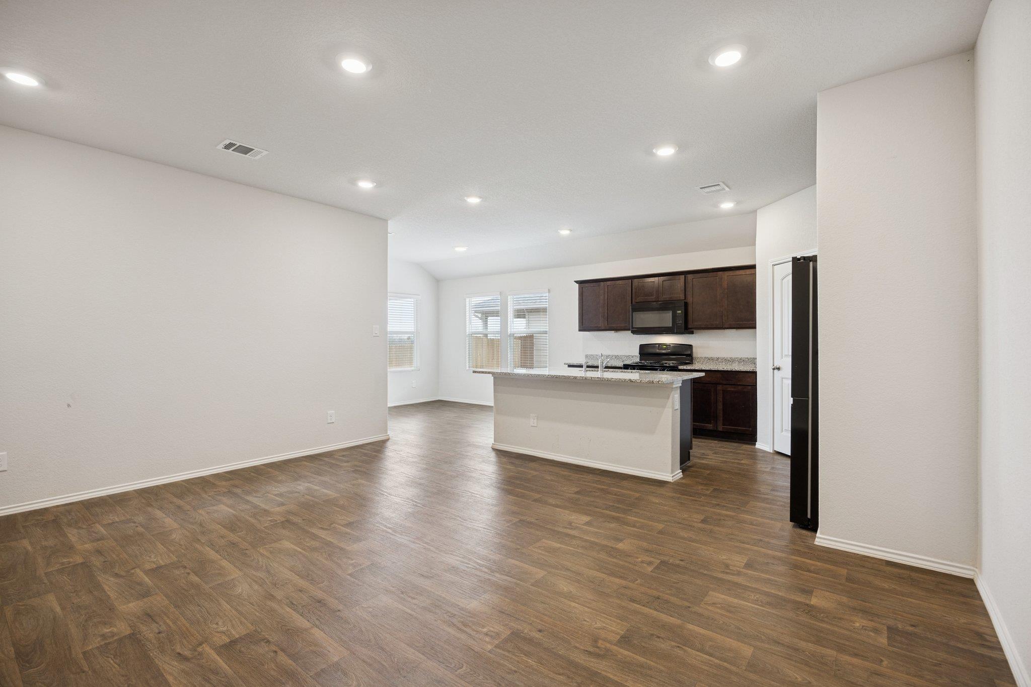 323 Shimmering Cv Property Photo 4