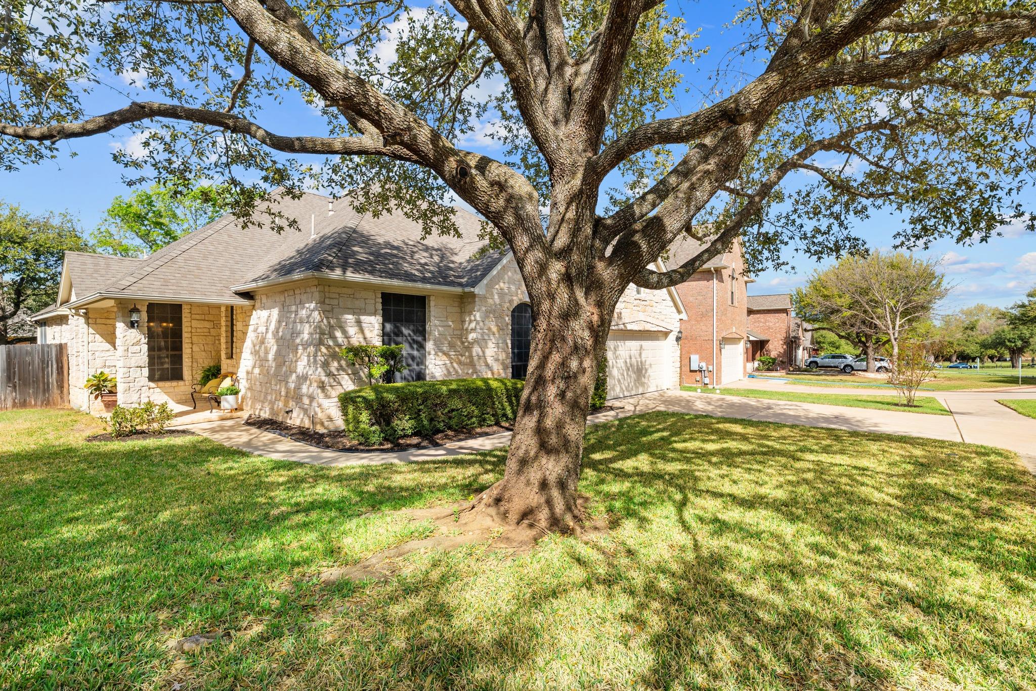 15016 Thatcher Dr Property Photo 3