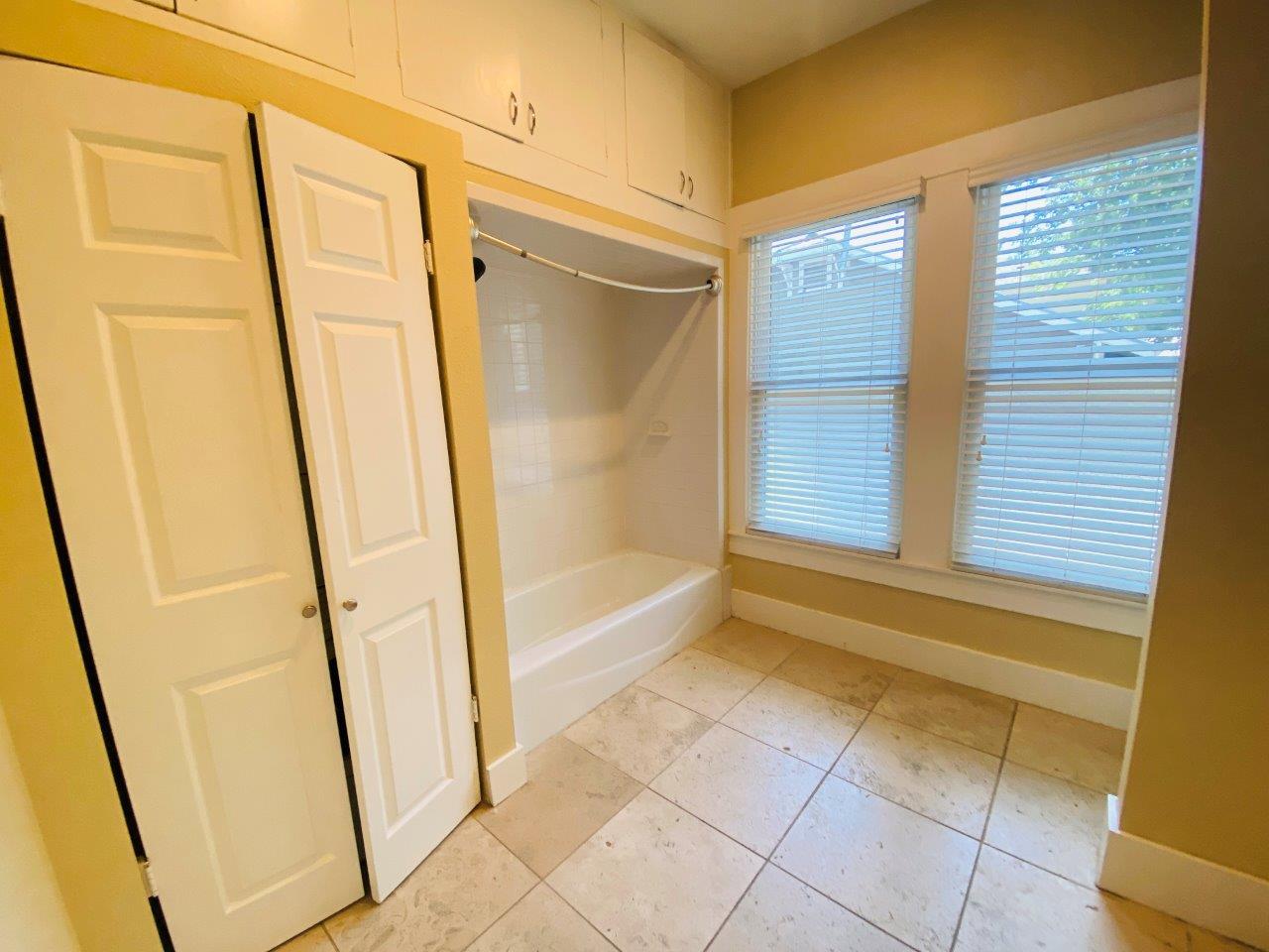 521 E Live Oak St #a Property Photo 11