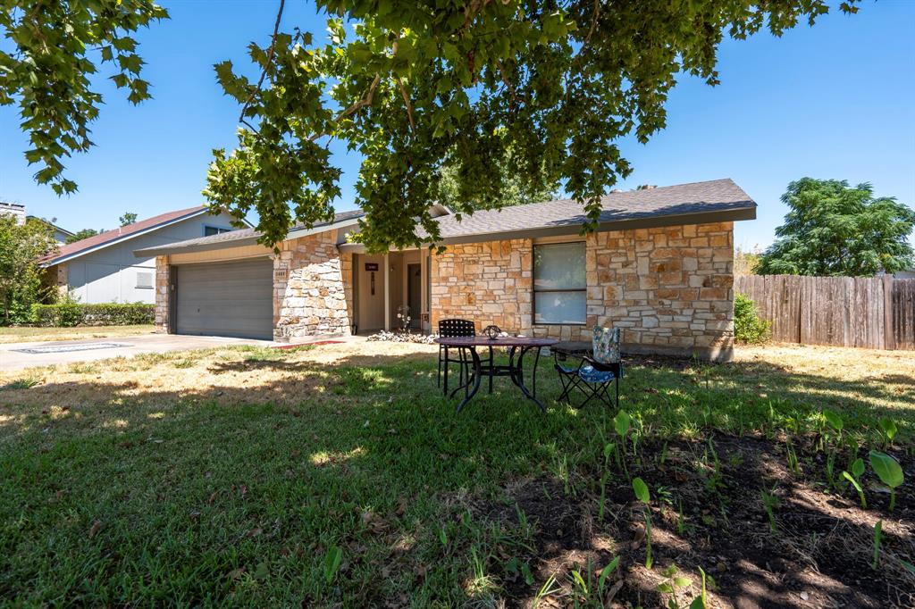 1408 Wroxton Way Property Photo 3