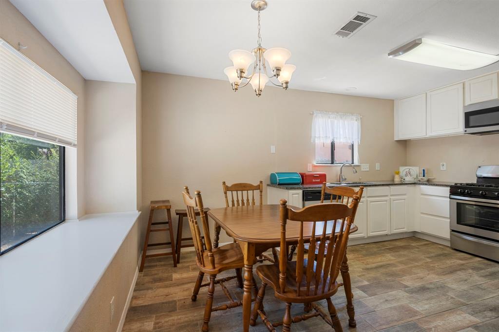 1408 Wroxton Way Property Photo 9