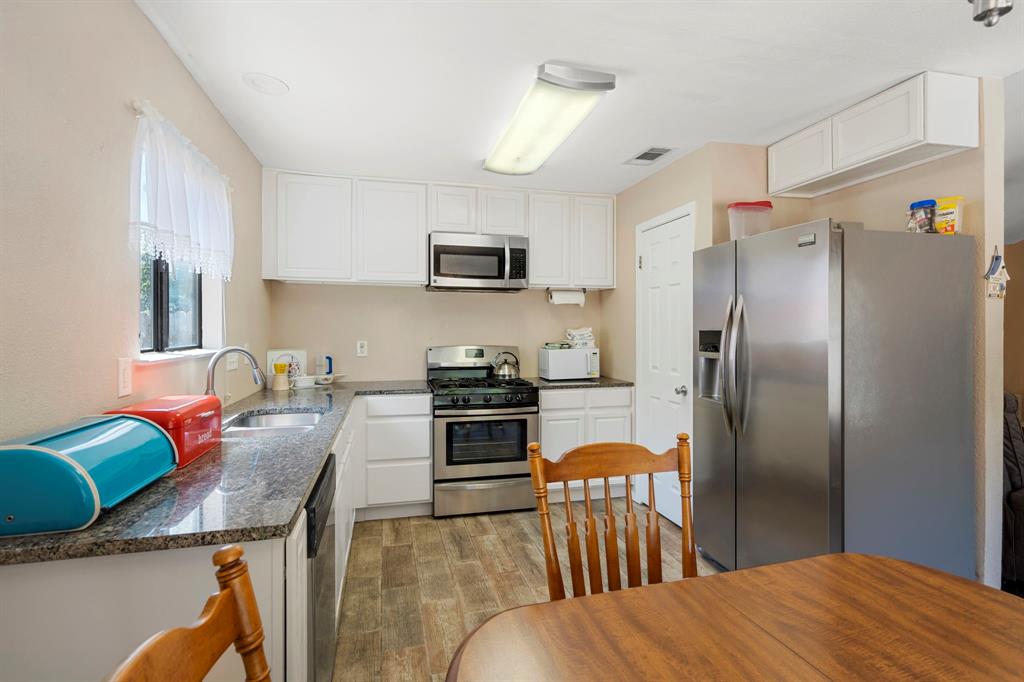 1408 Wroxton Way Property Photo 10