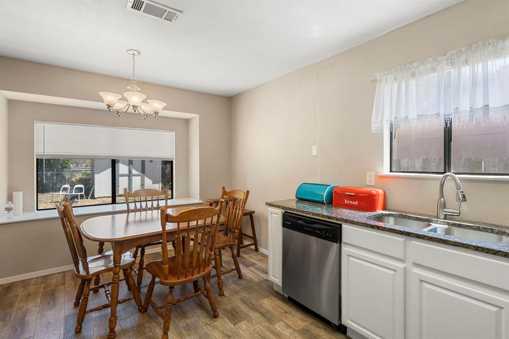 1408 Wroxton Way Property Photo 11