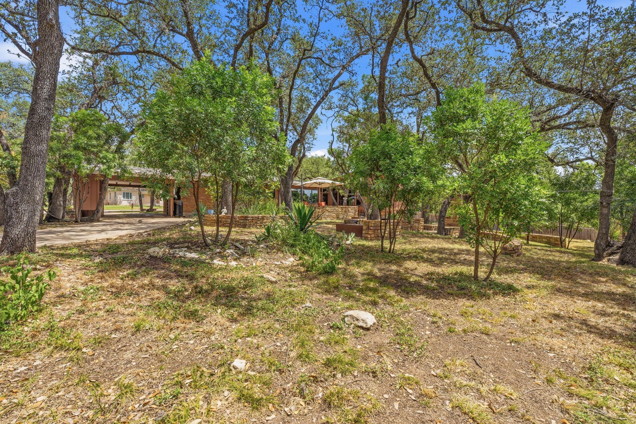 407 Almarion Dr Property Photo 28