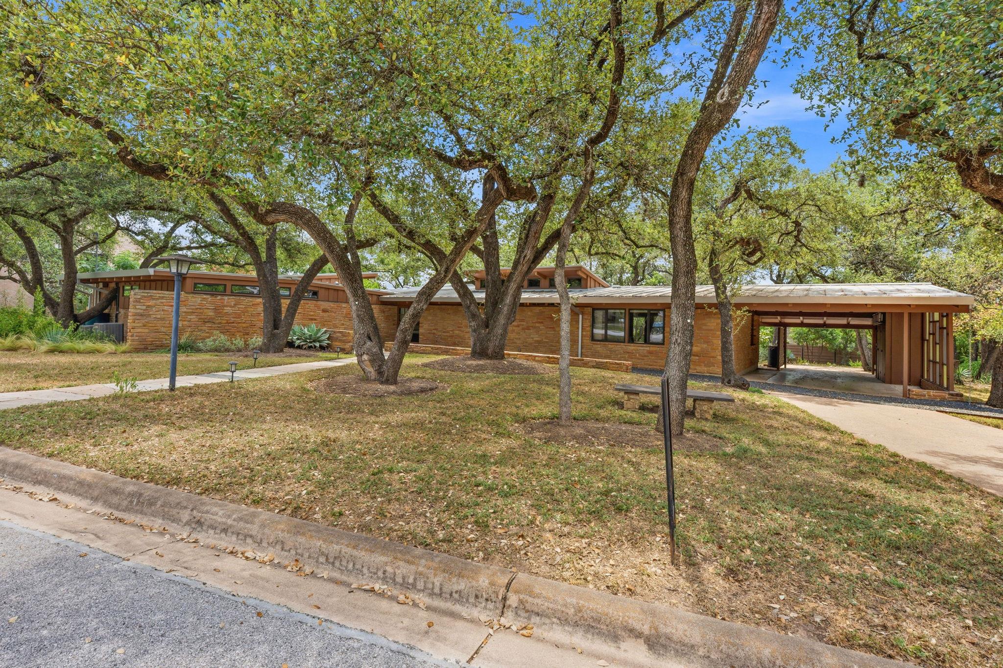 407 Almarion Dr Property Photo 32