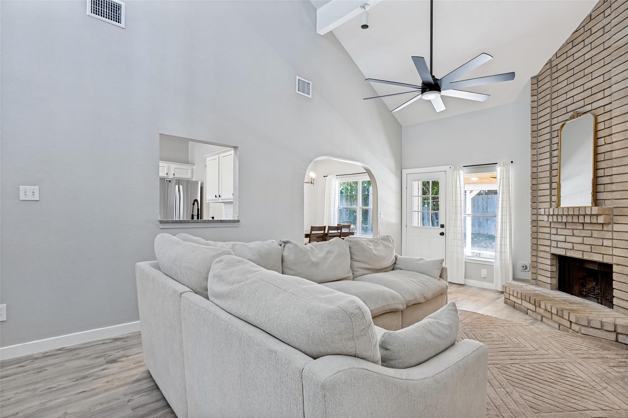 16301 Essex Cv Property Photo 6