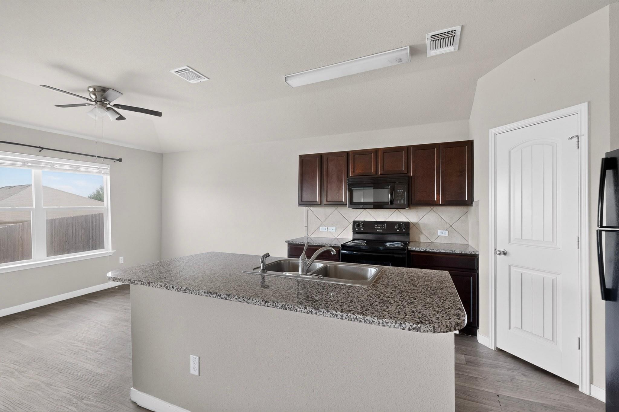 402 Pentire Way Property Photo 5