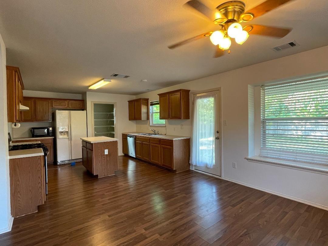 2505 Winslow Dr Property Photo 2