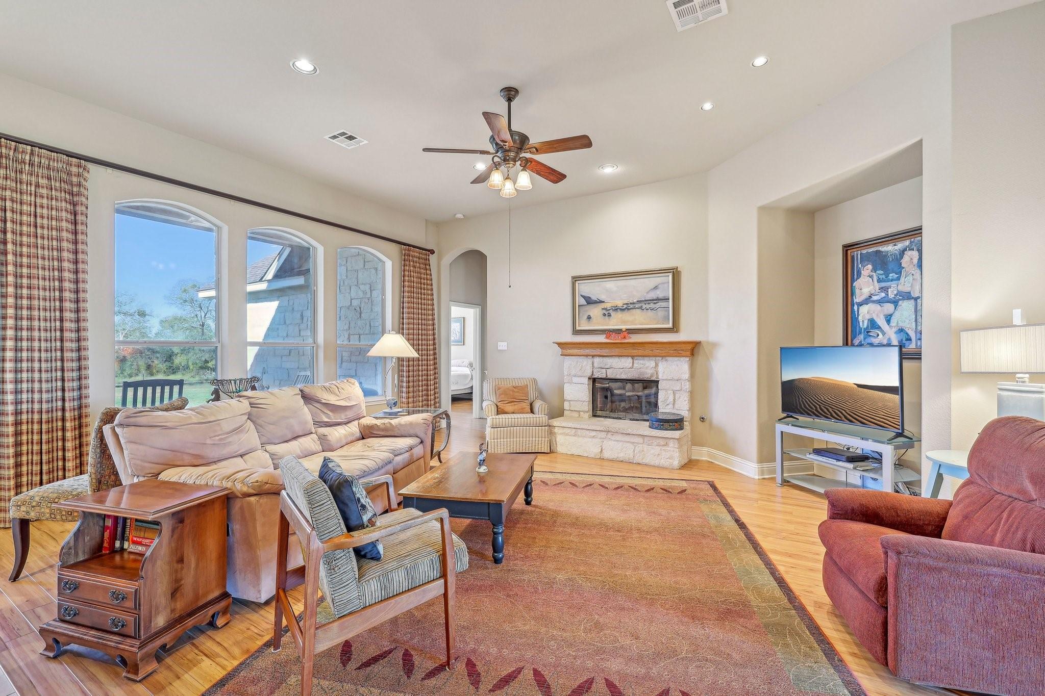 1525 Fm 1704 Property Photo 9