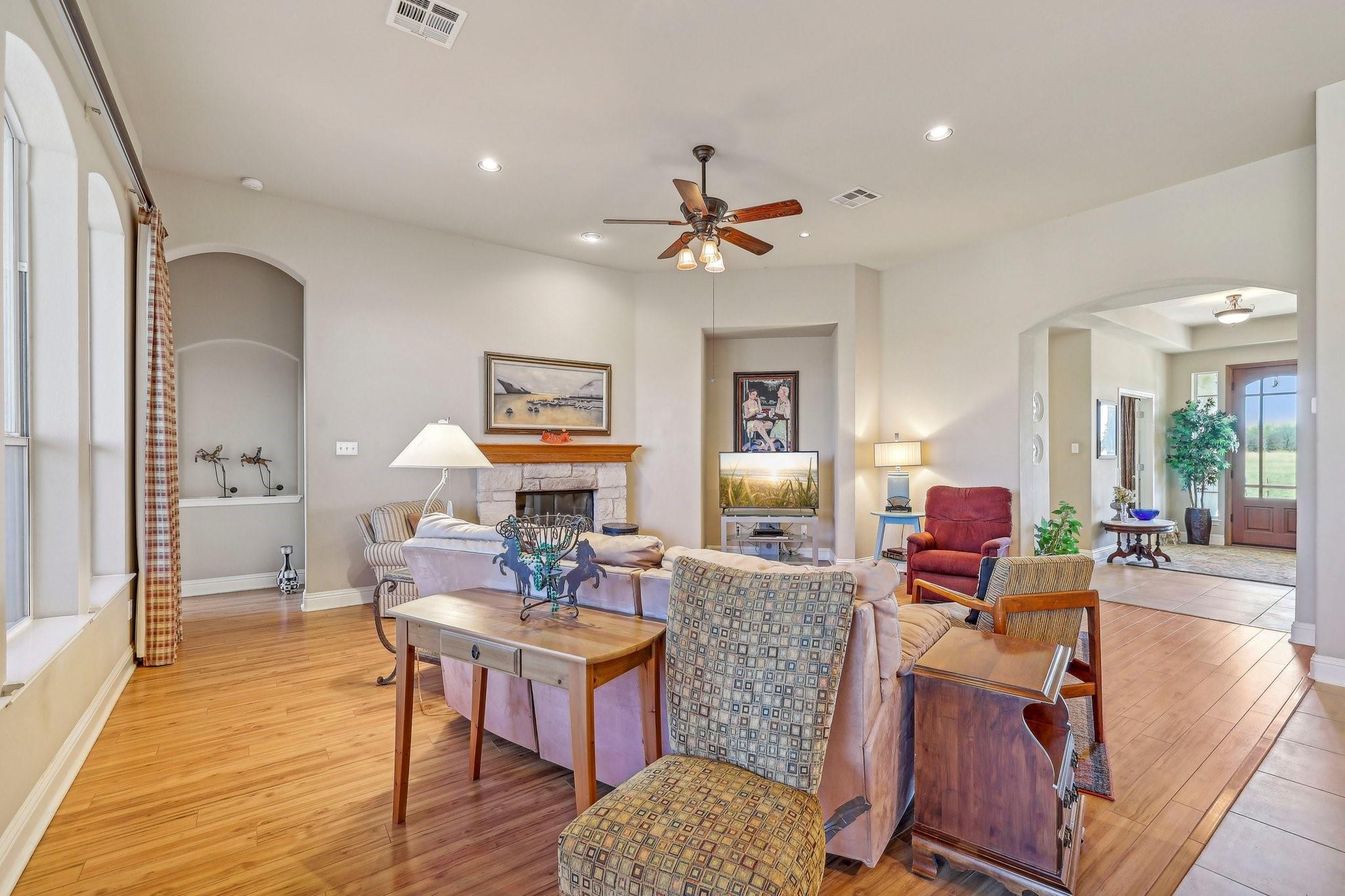 1525 Fm 1704 Property Photo 10