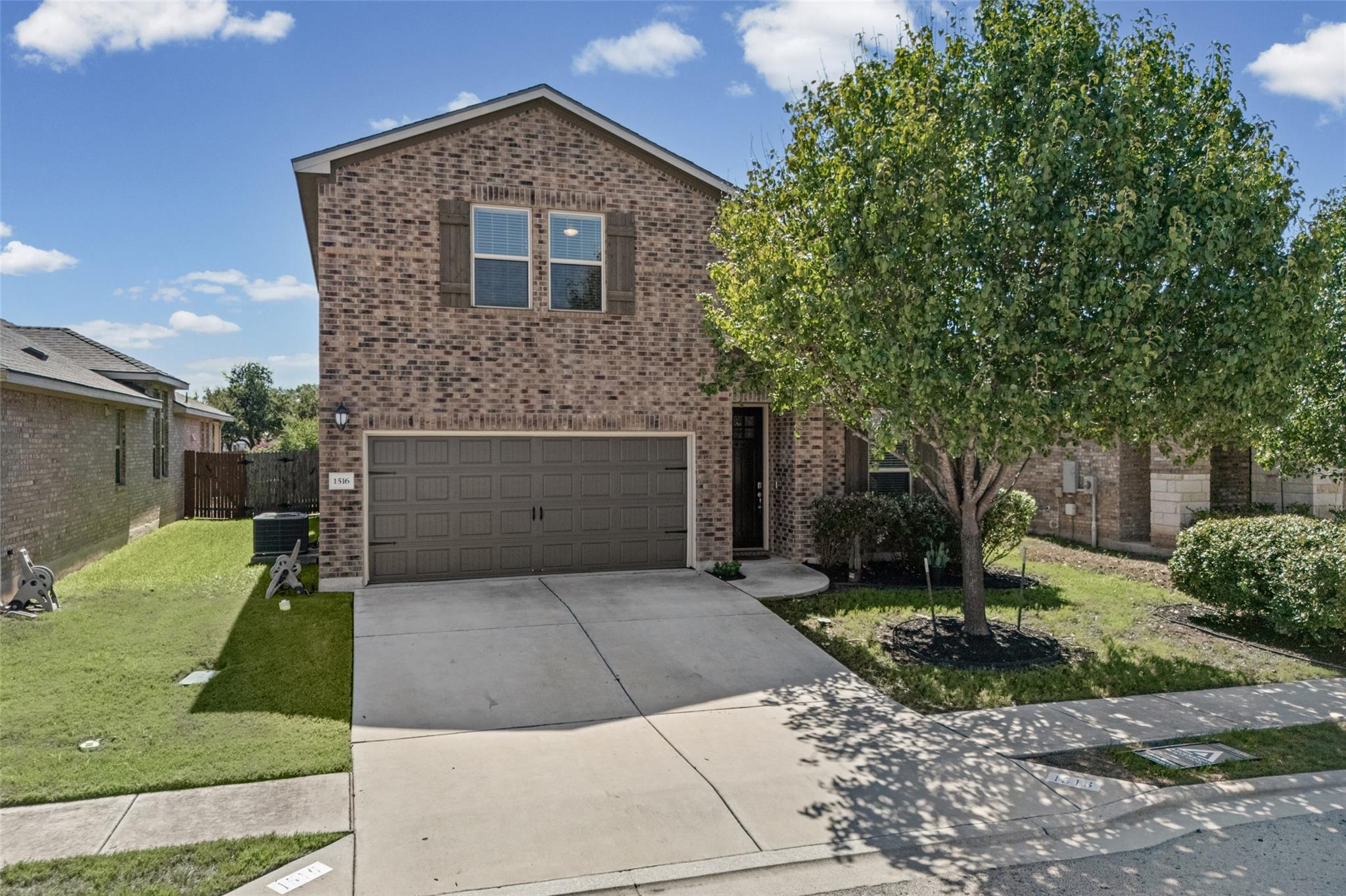 1516 William Bee Dr Property Photo 1