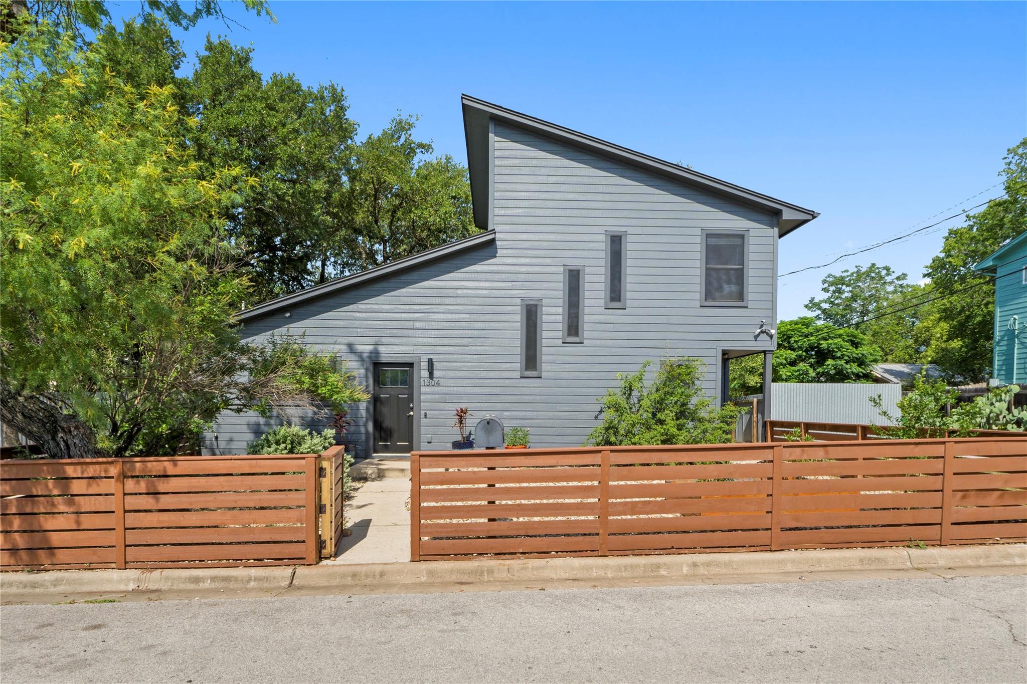 1304 Alamo St Property Photo 1