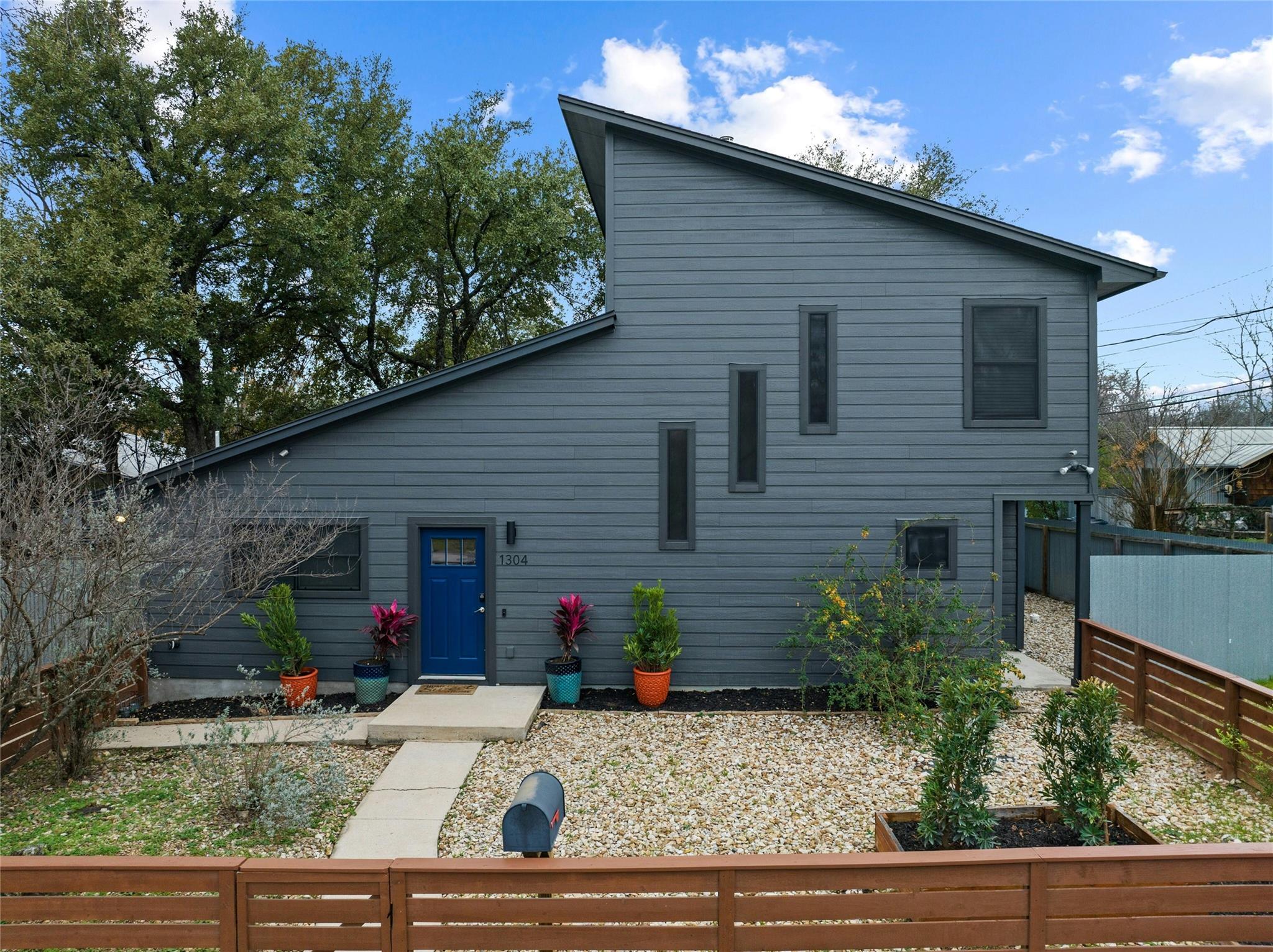 1304 Alamo St Property Photo 4