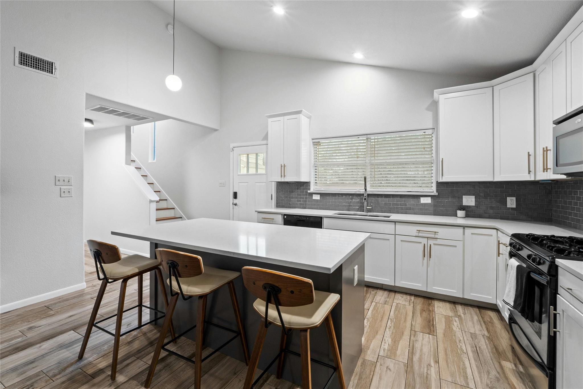 1304 Alamo St Property Photo 7