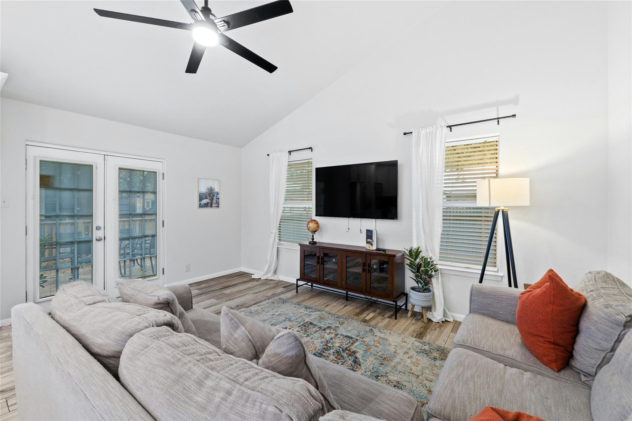 1304 Alamo St Property Photo 10