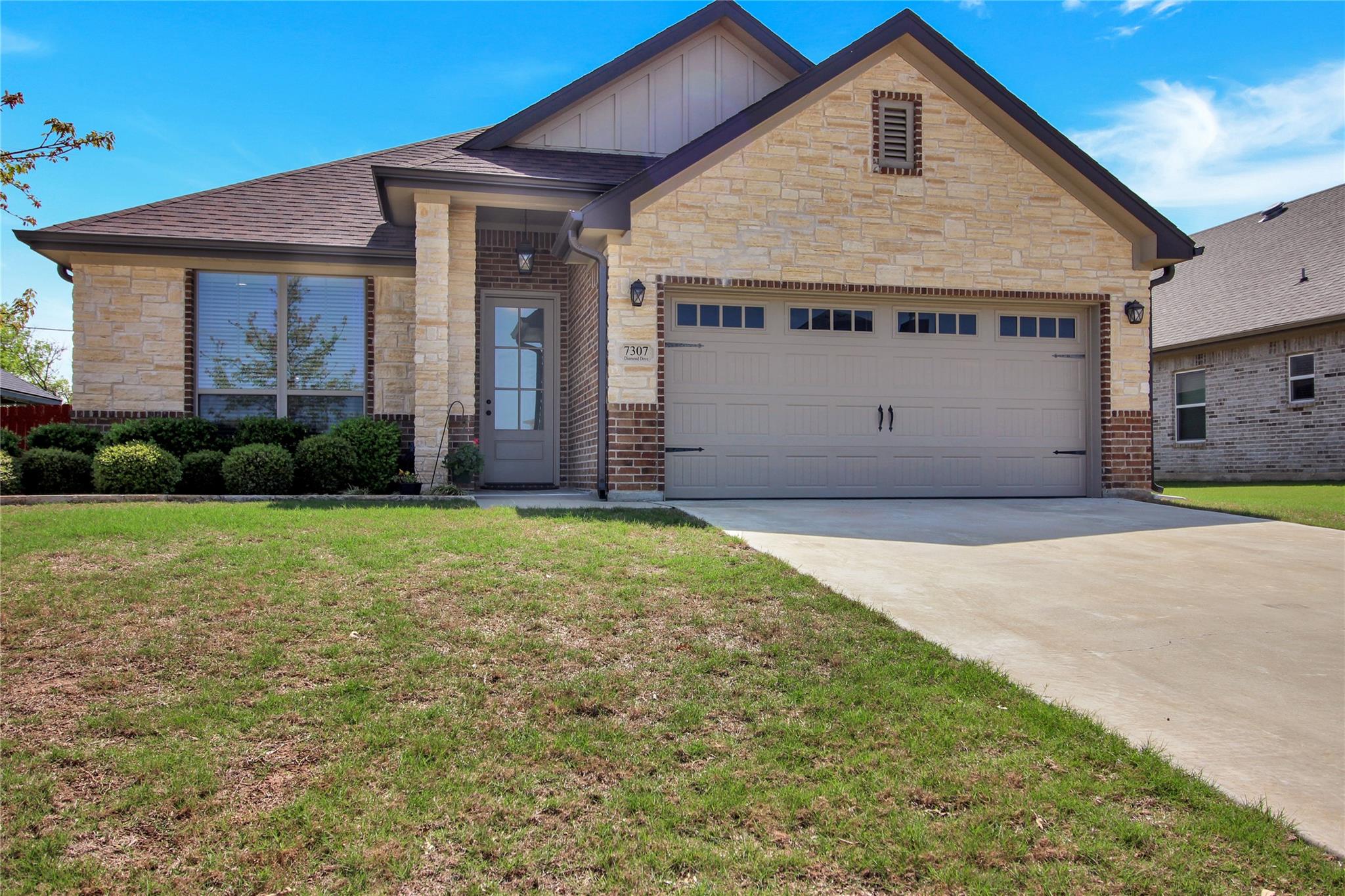 7307 Diamond Dove Dr Property Photo 1