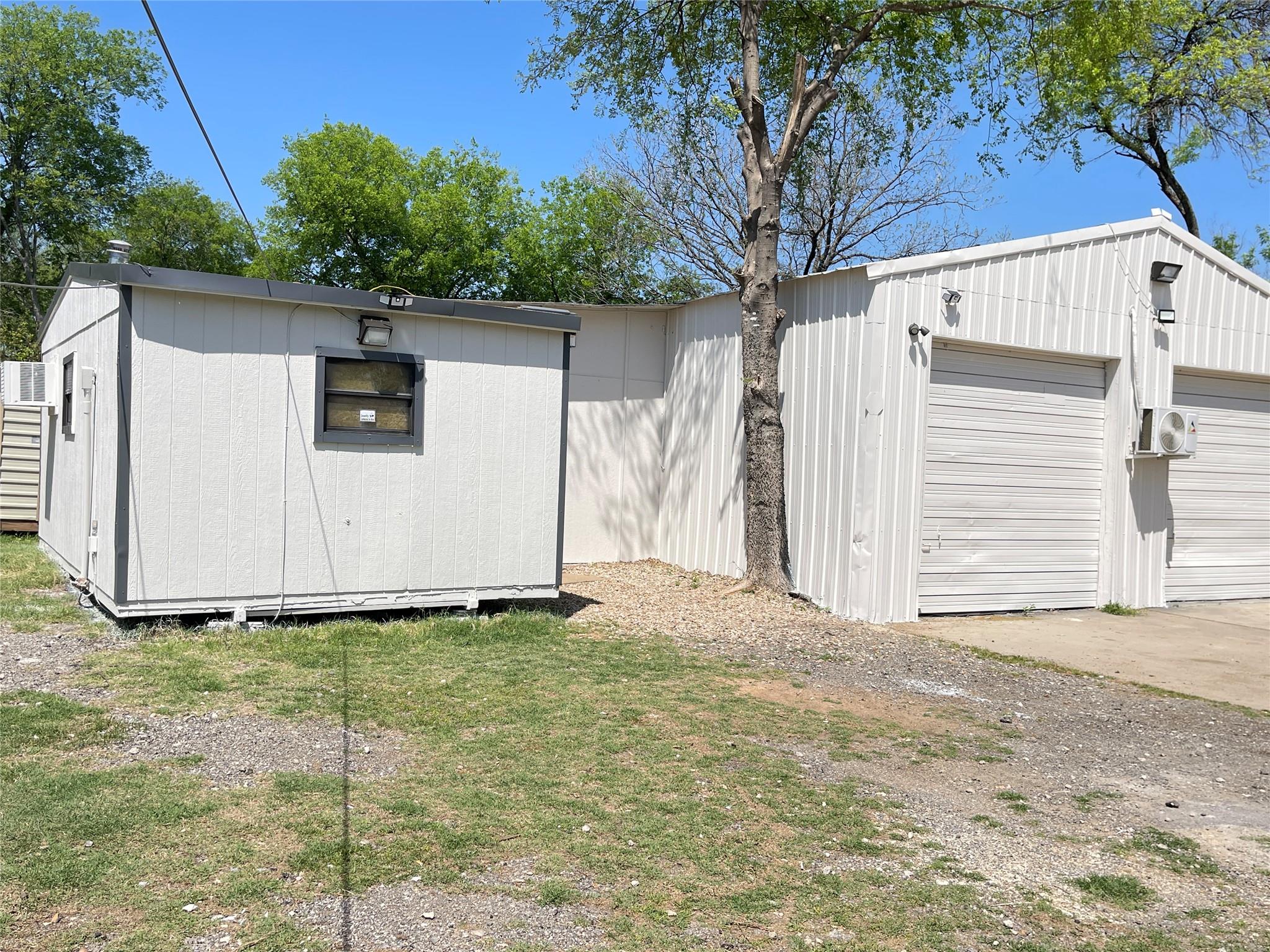 3012 Meldrum St Property Photo 4