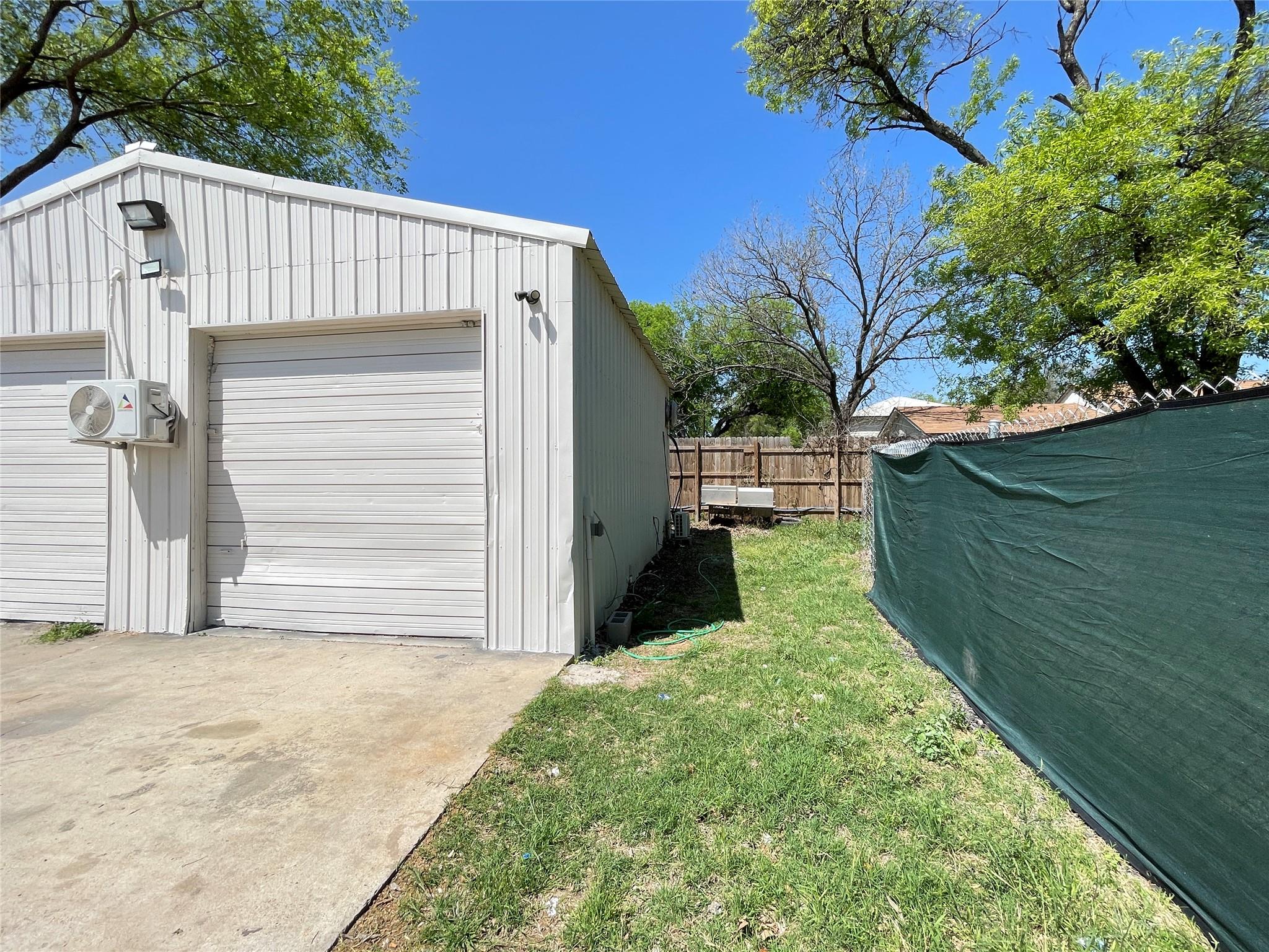 3012 Meldrum St Property Photo 5