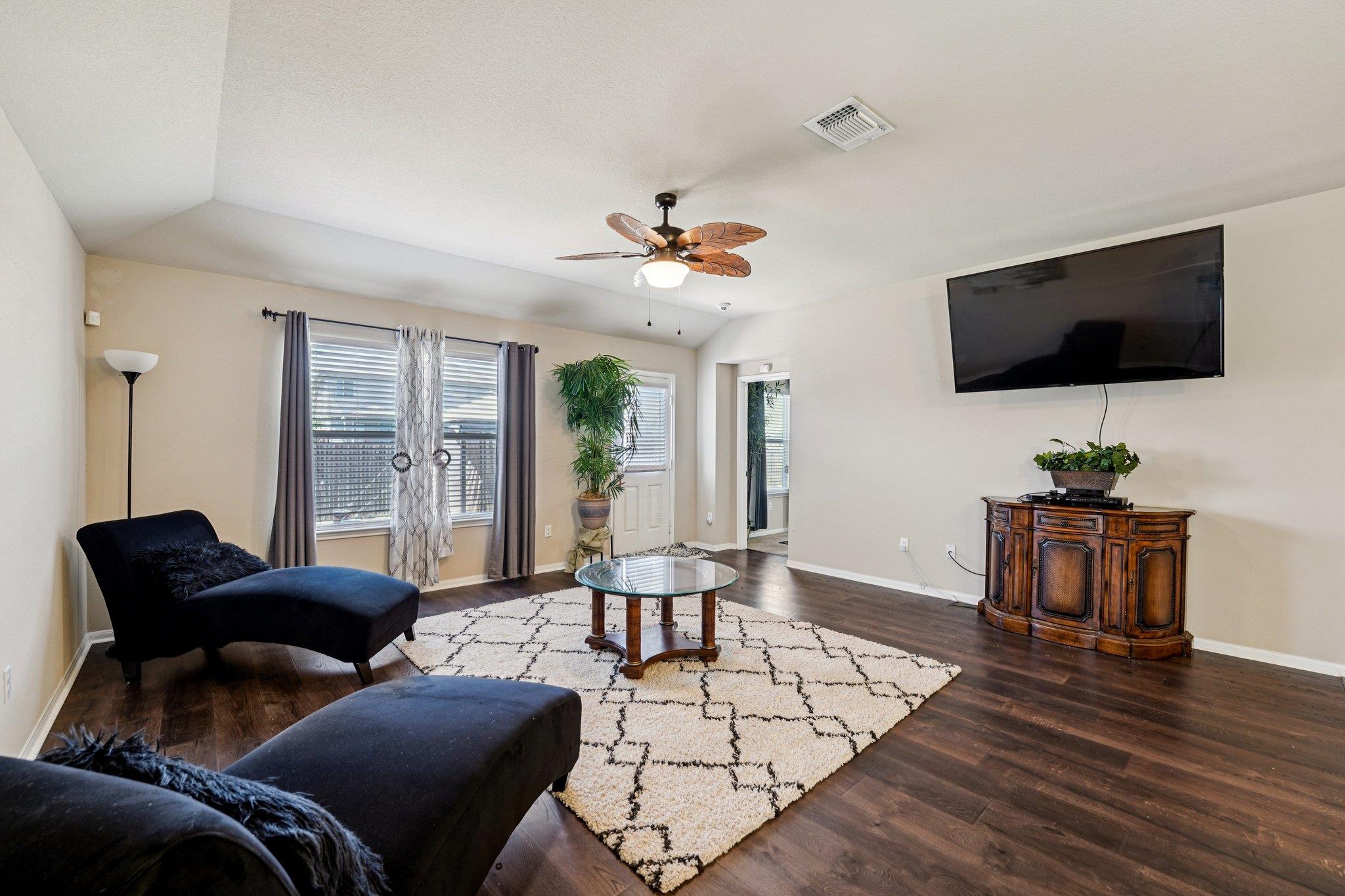 308 Nueces River Trl Property Photo 3