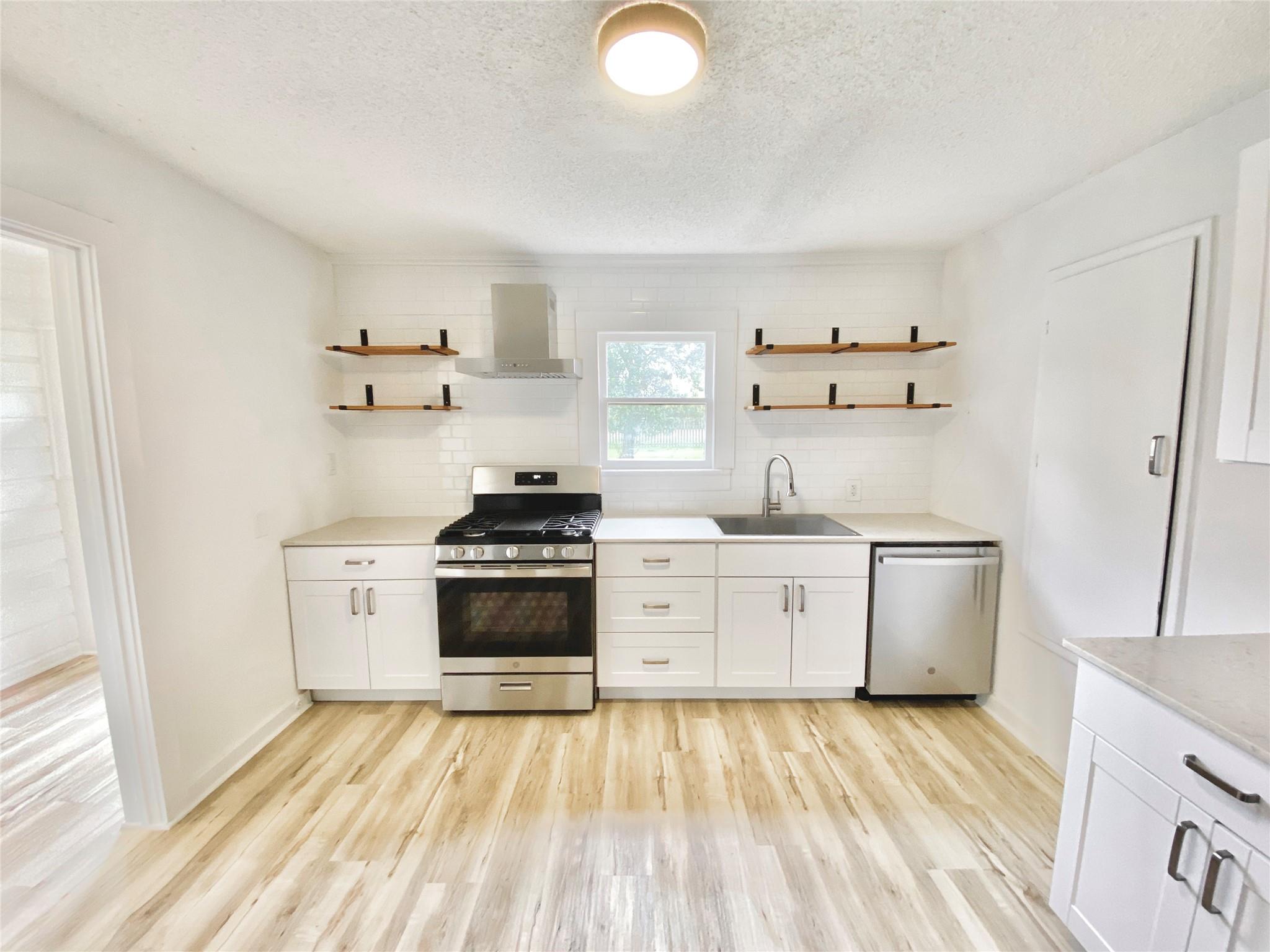 114 Hollaway Ave B Property Photo