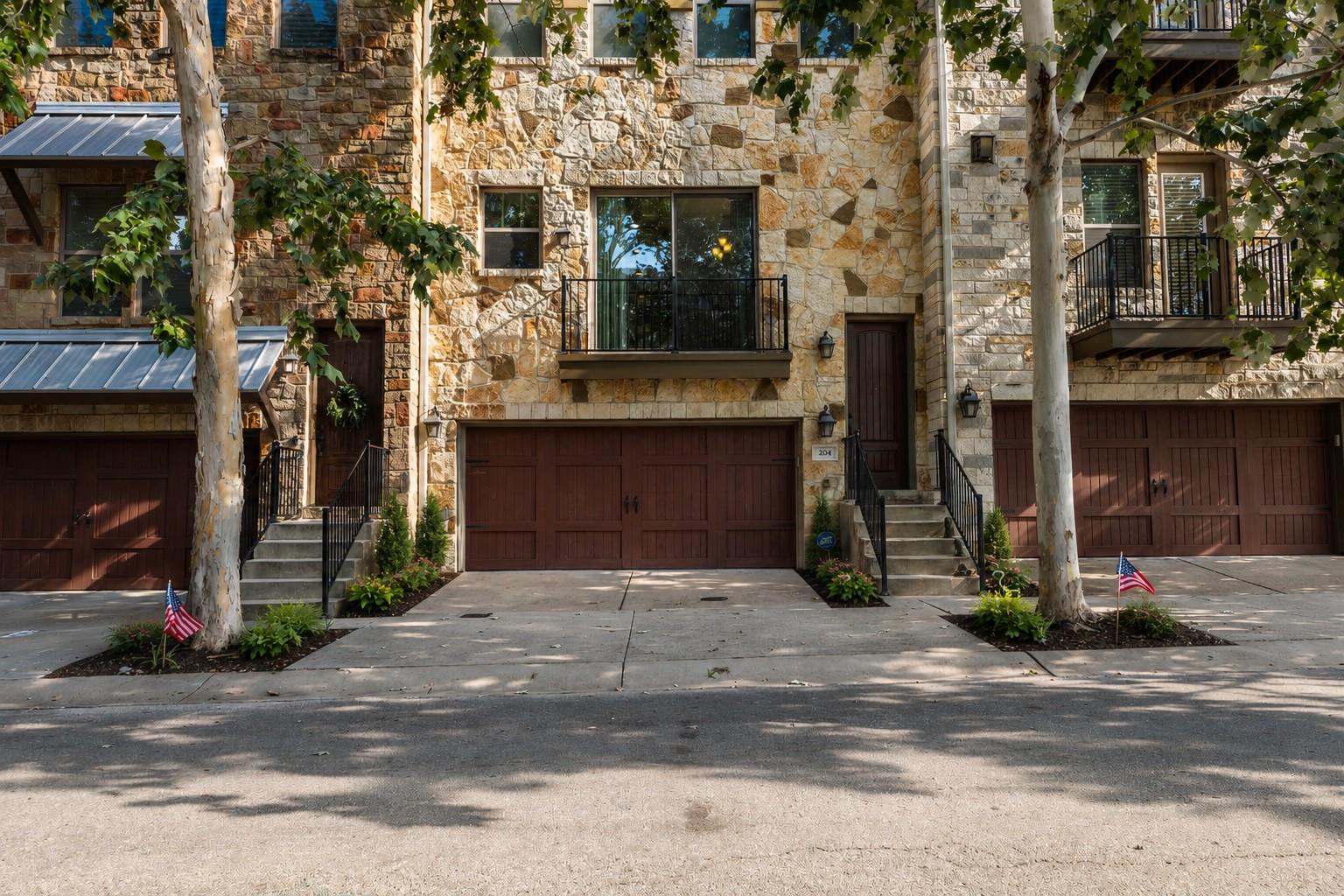 204 Adams St Property Photo 1