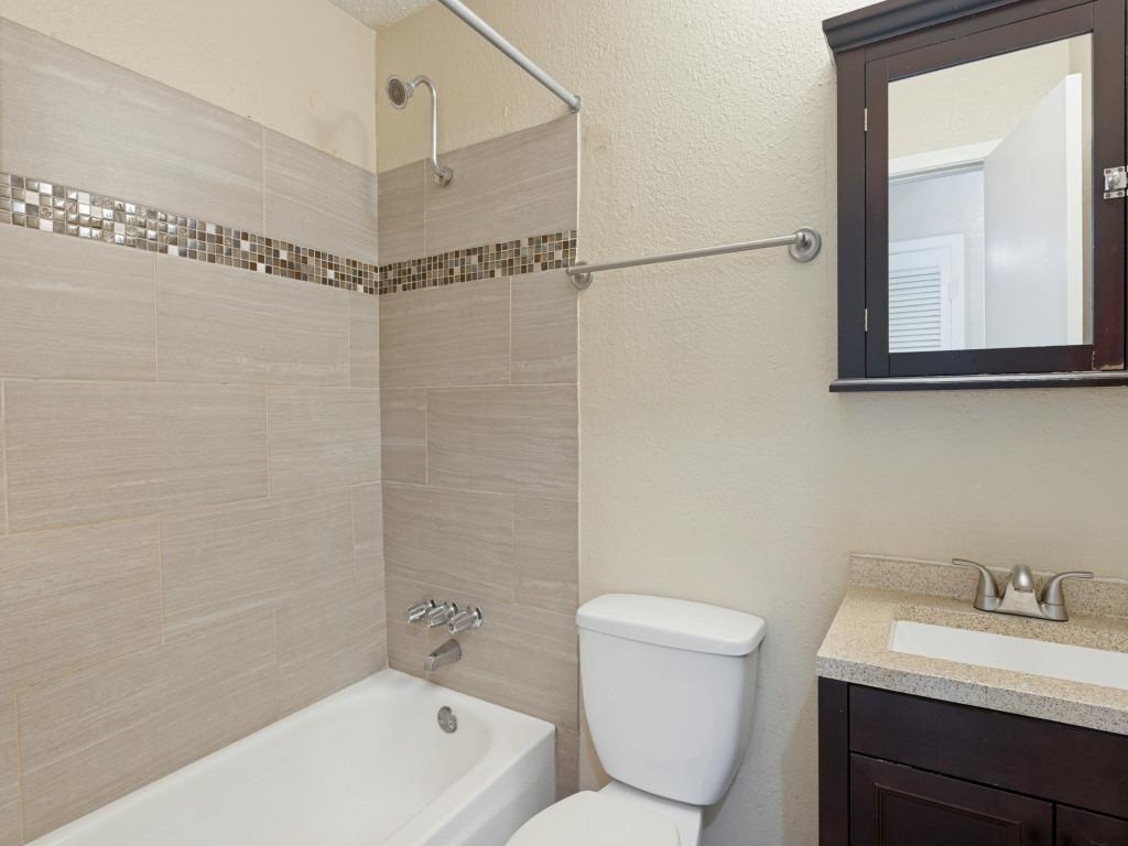 2401 Manor Rd None #218 Property Photo 5