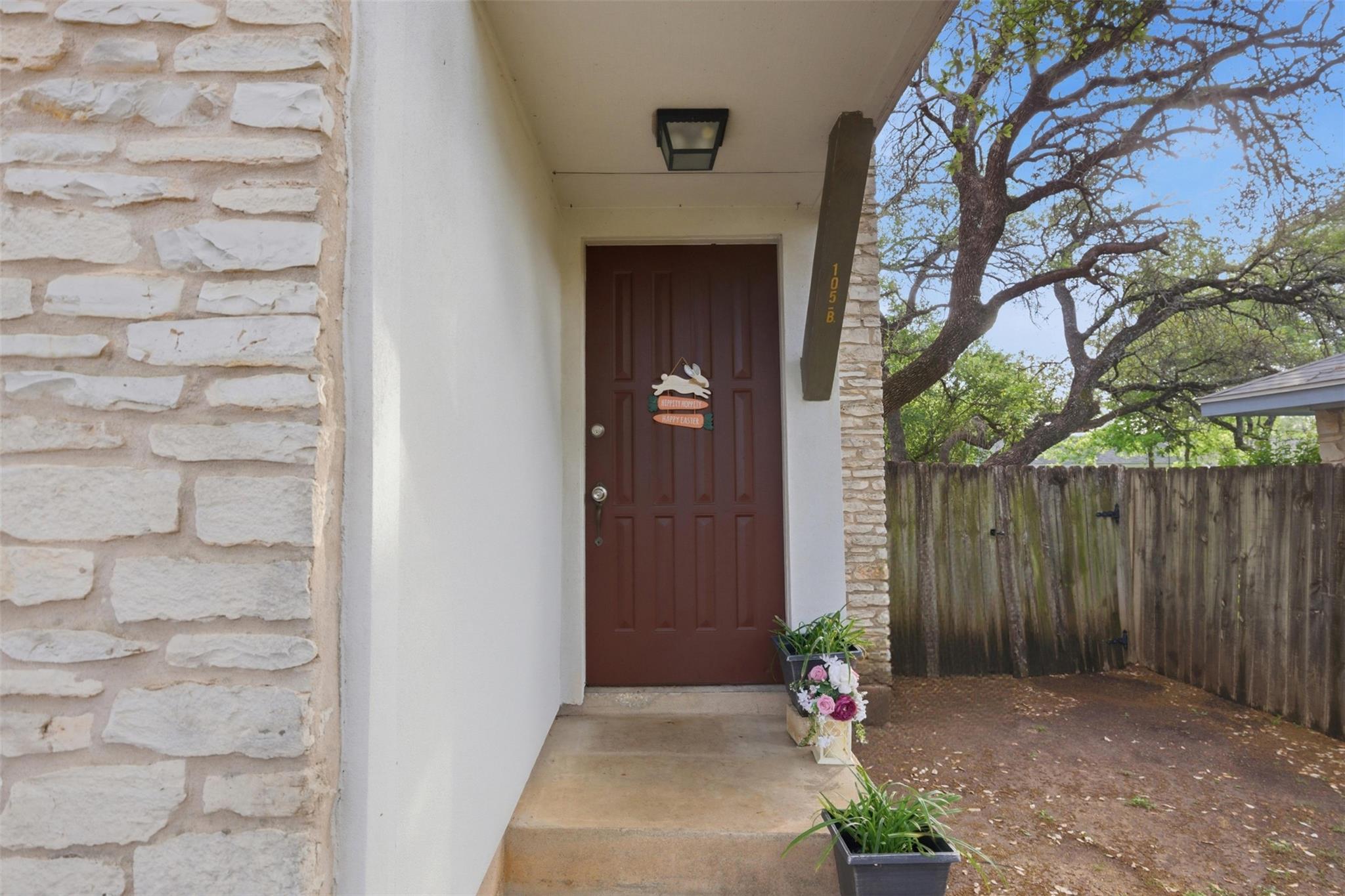 105 Norwood Dr #b Property Photo 2