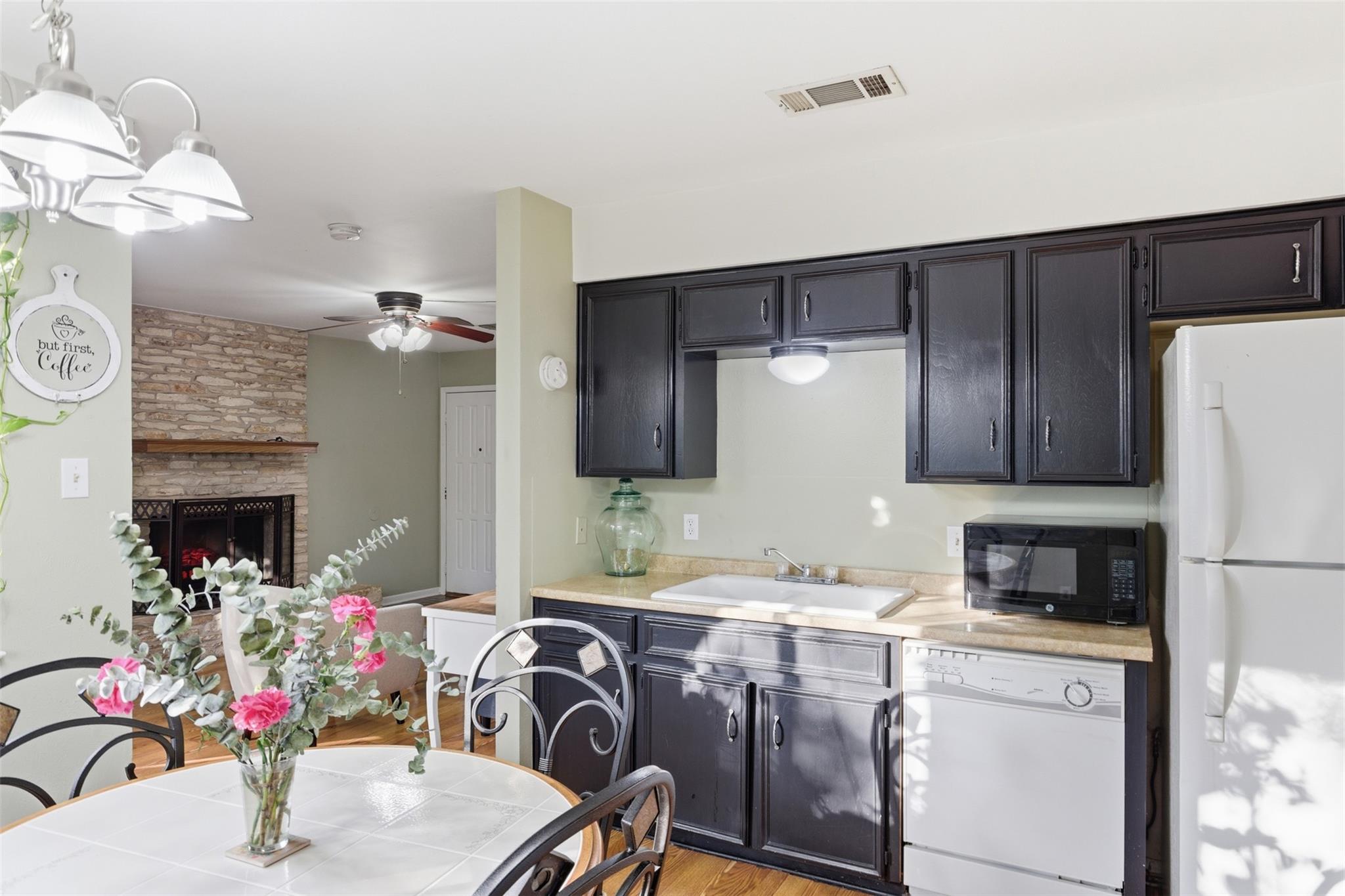 105 Norwood Dr #b Property Photo 5