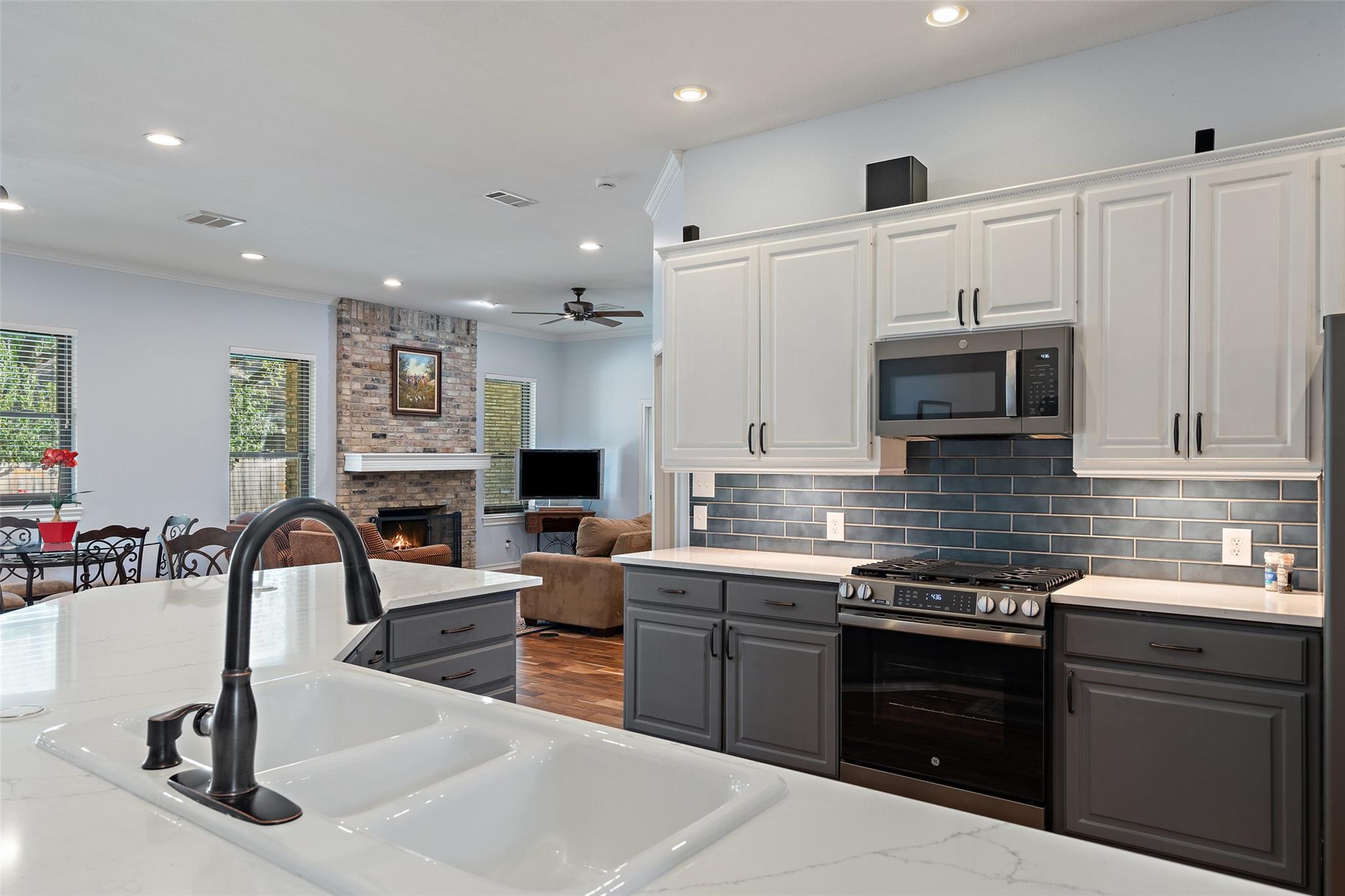 10101 Jupiter Hills Dr Property Photo 6