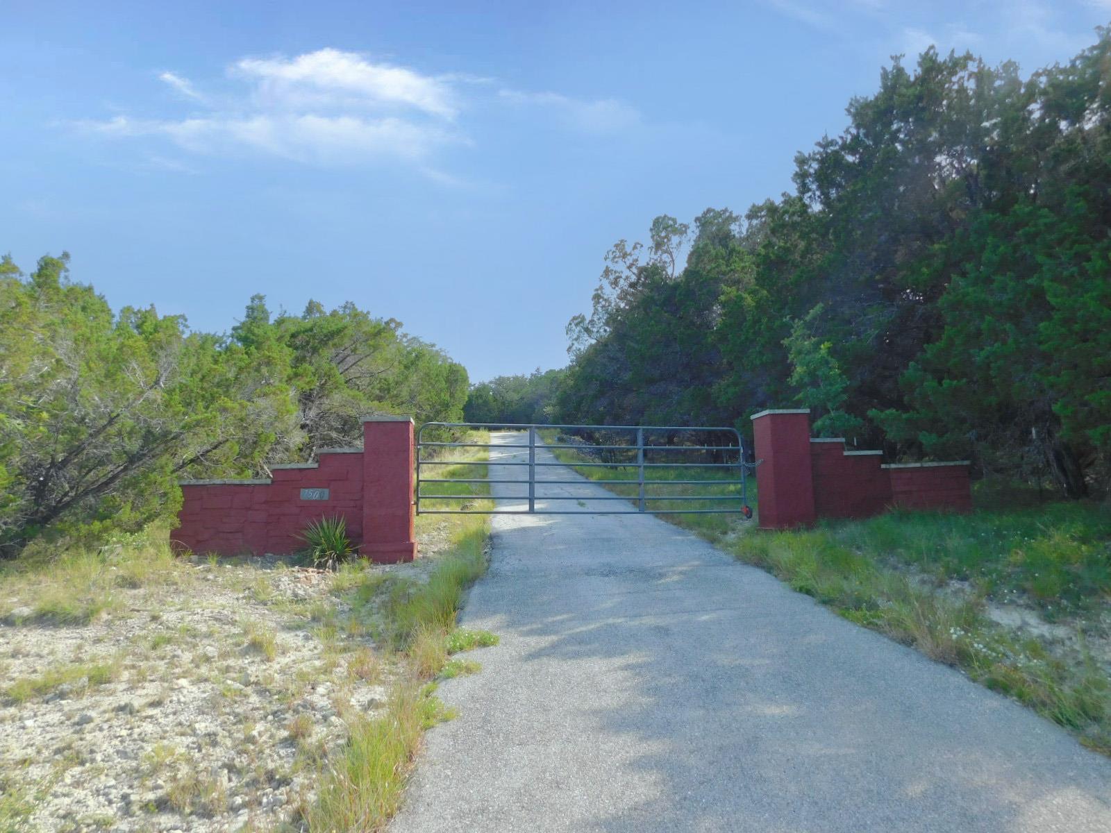 7500 Muleshoe Bend Trl Property Photo 1