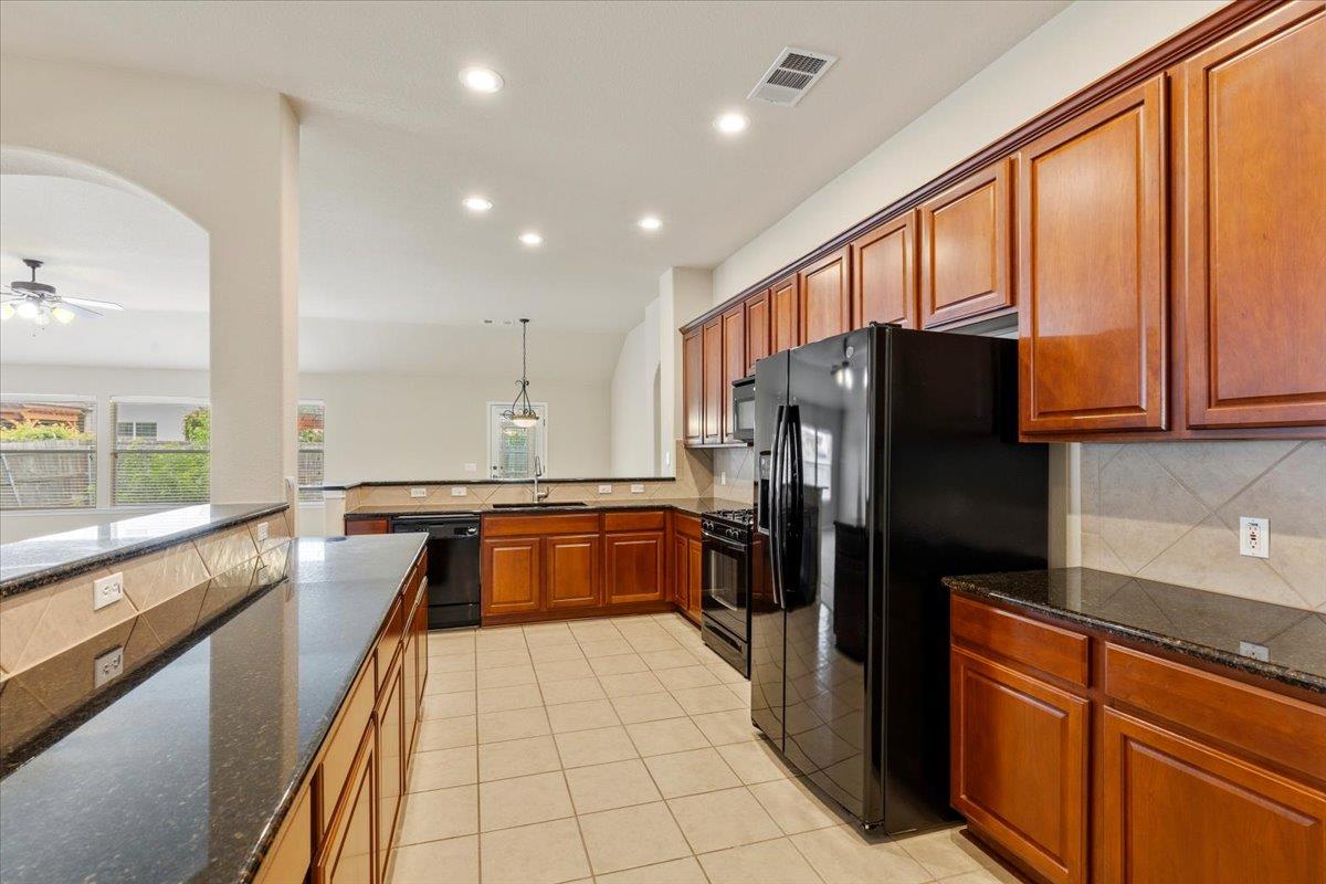 908 Dover Castle Ln Property Photo 9