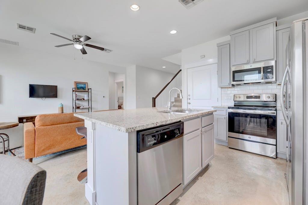 13501 Metric Blvd #3 Property Photo 10