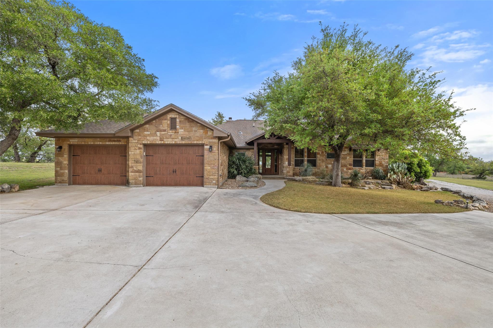 101 Crooked Oak Ln Property Photo