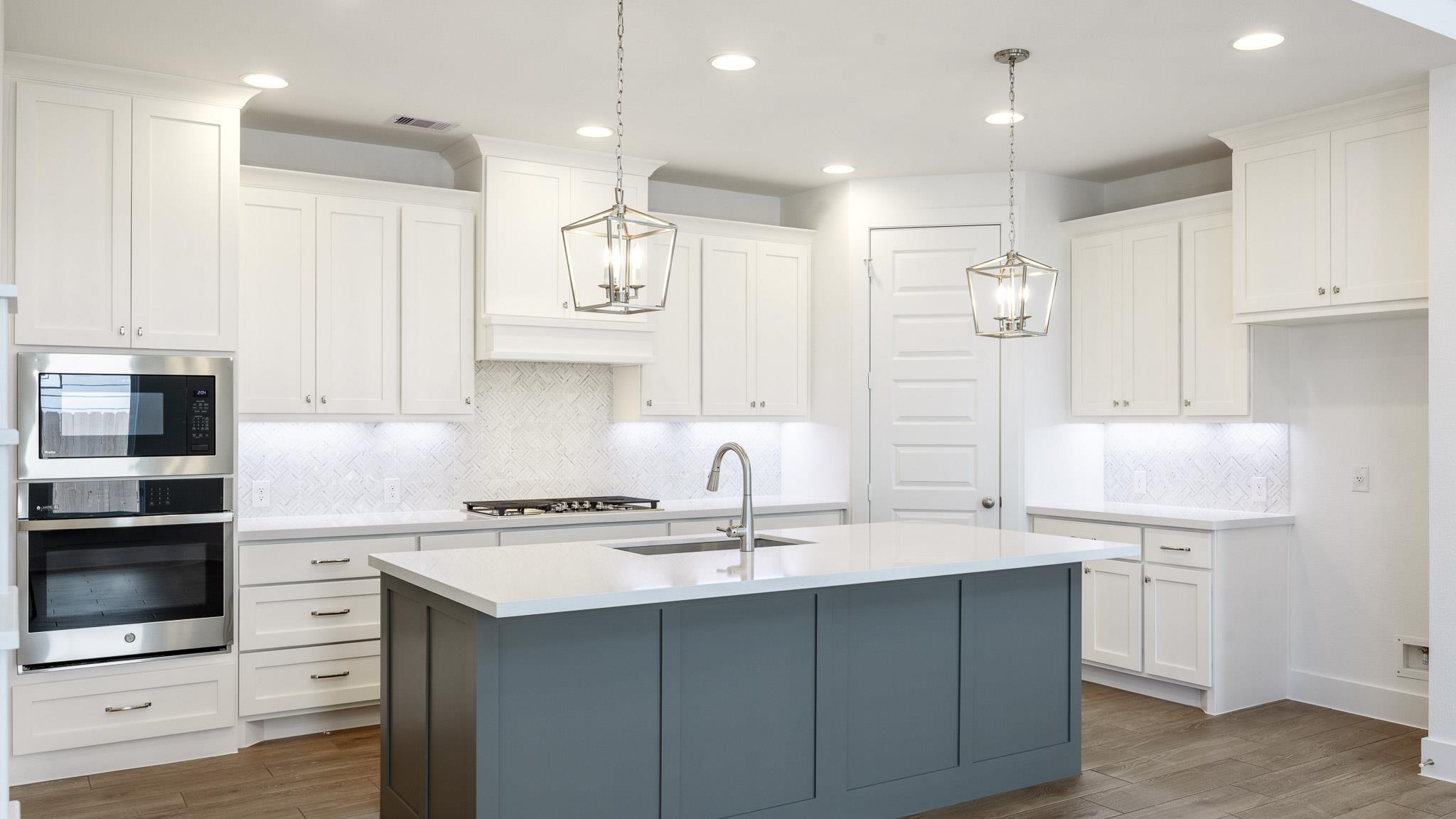 7107 Woodford Way Property Photo 7