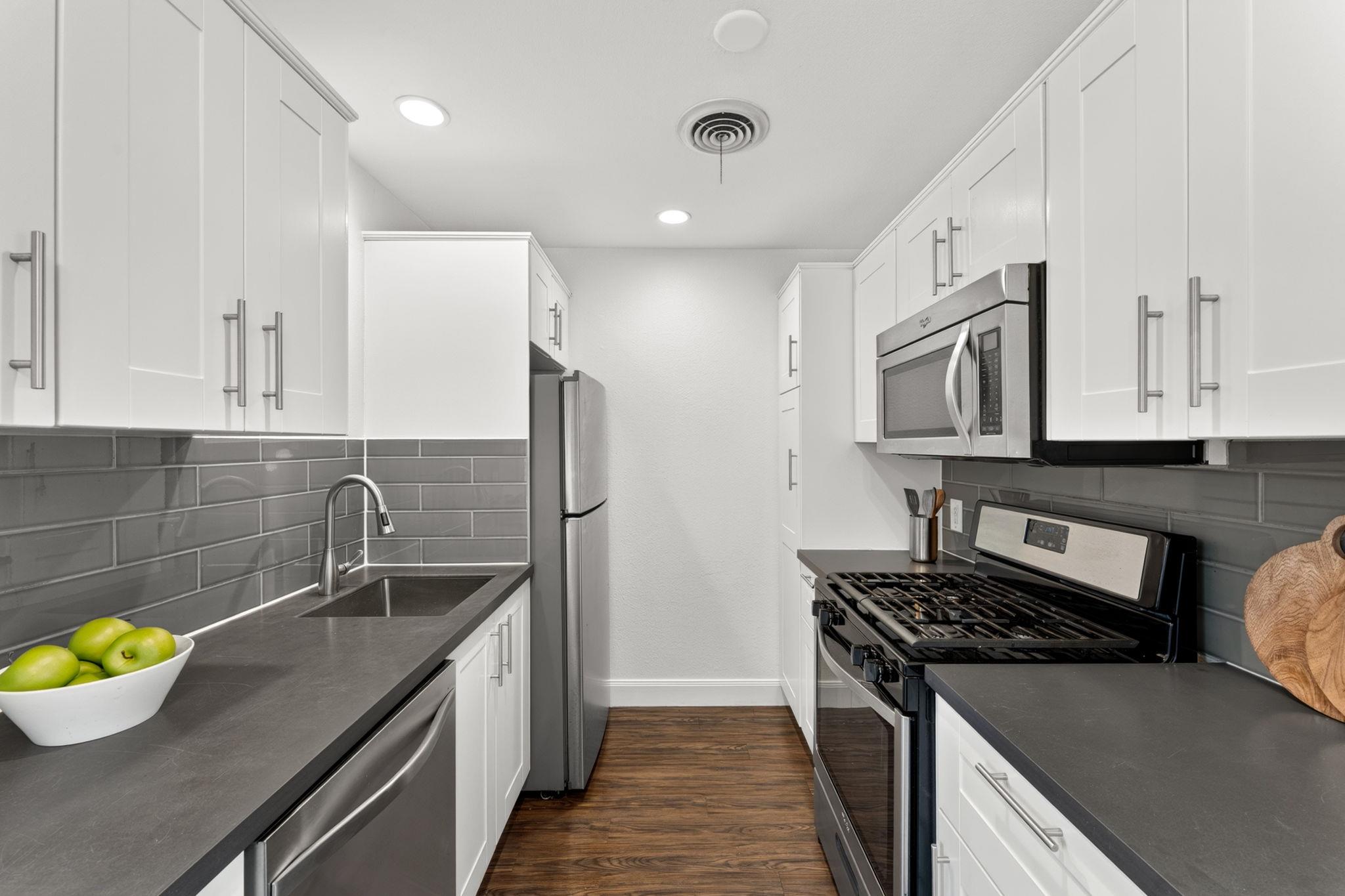 7711 Watson St #b Property Photo 11