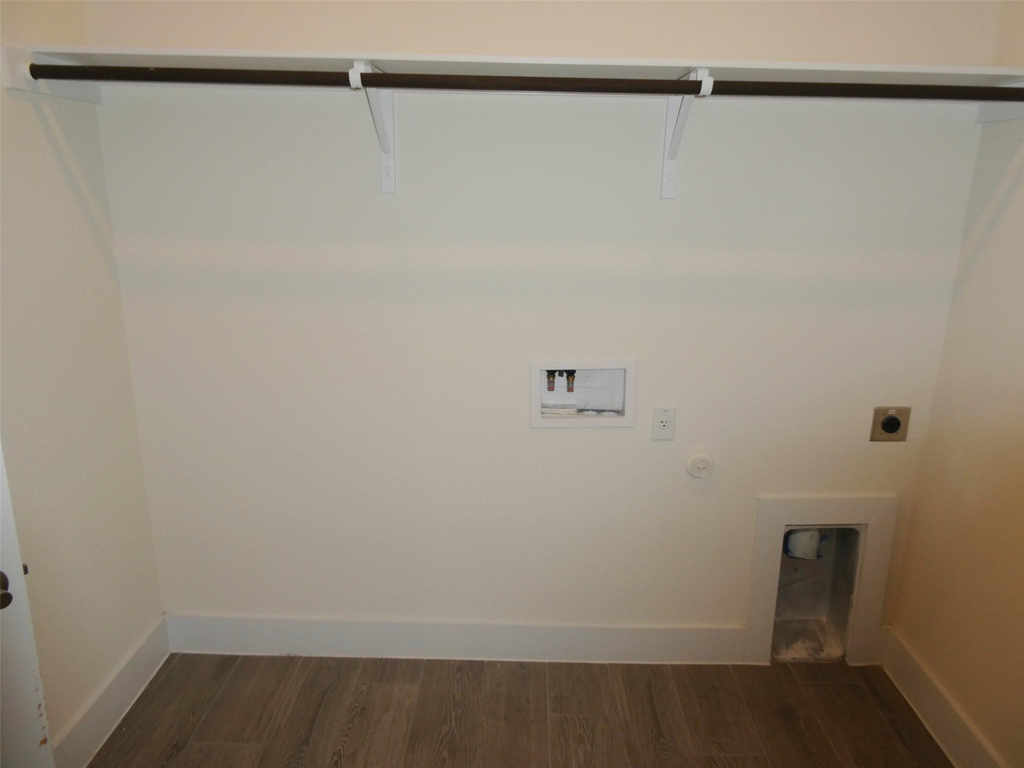 8201 Greyhawk Cv Property Photo 13
