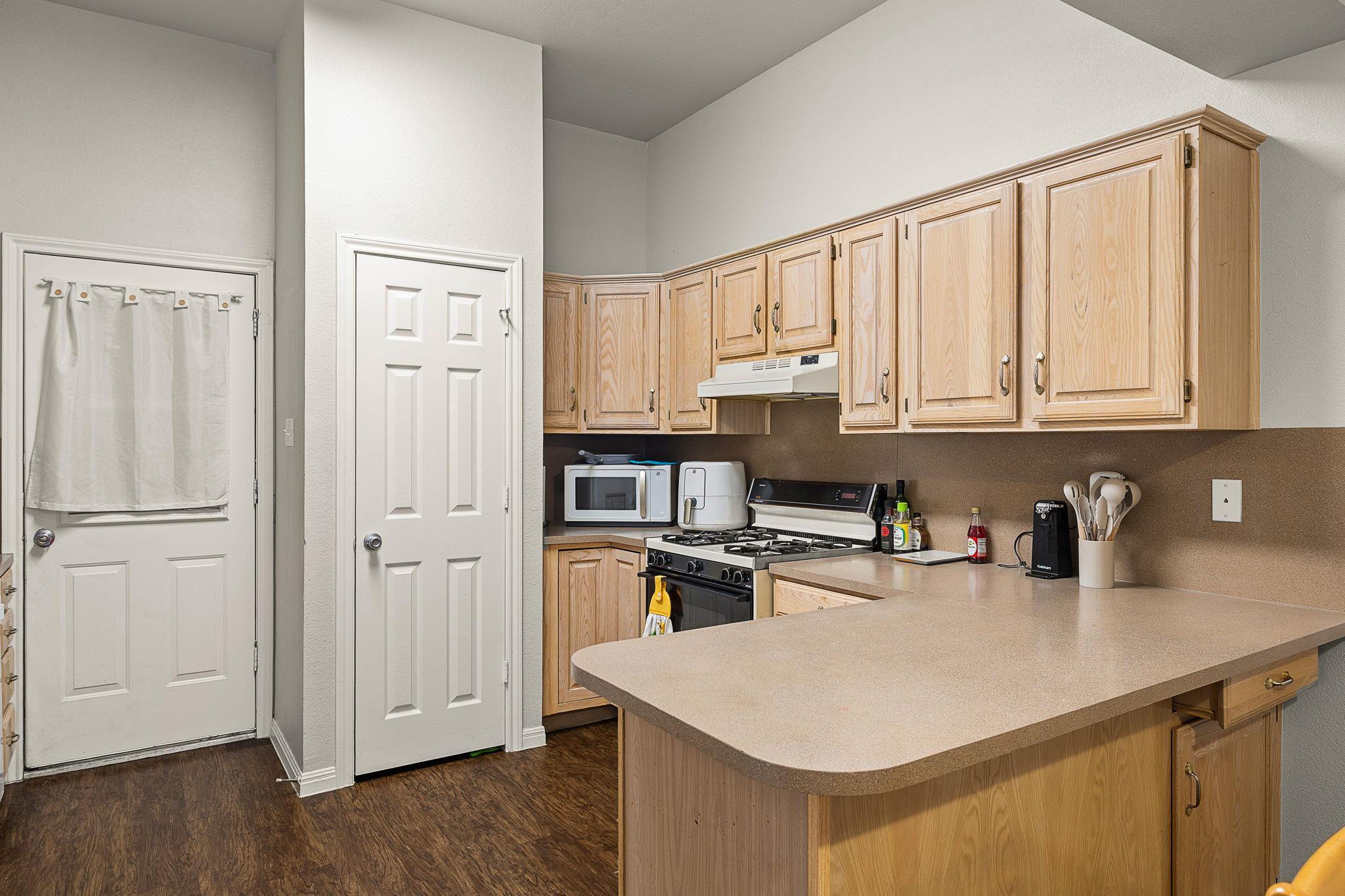 2910 Whisper Oaks Ln Property Photo 5