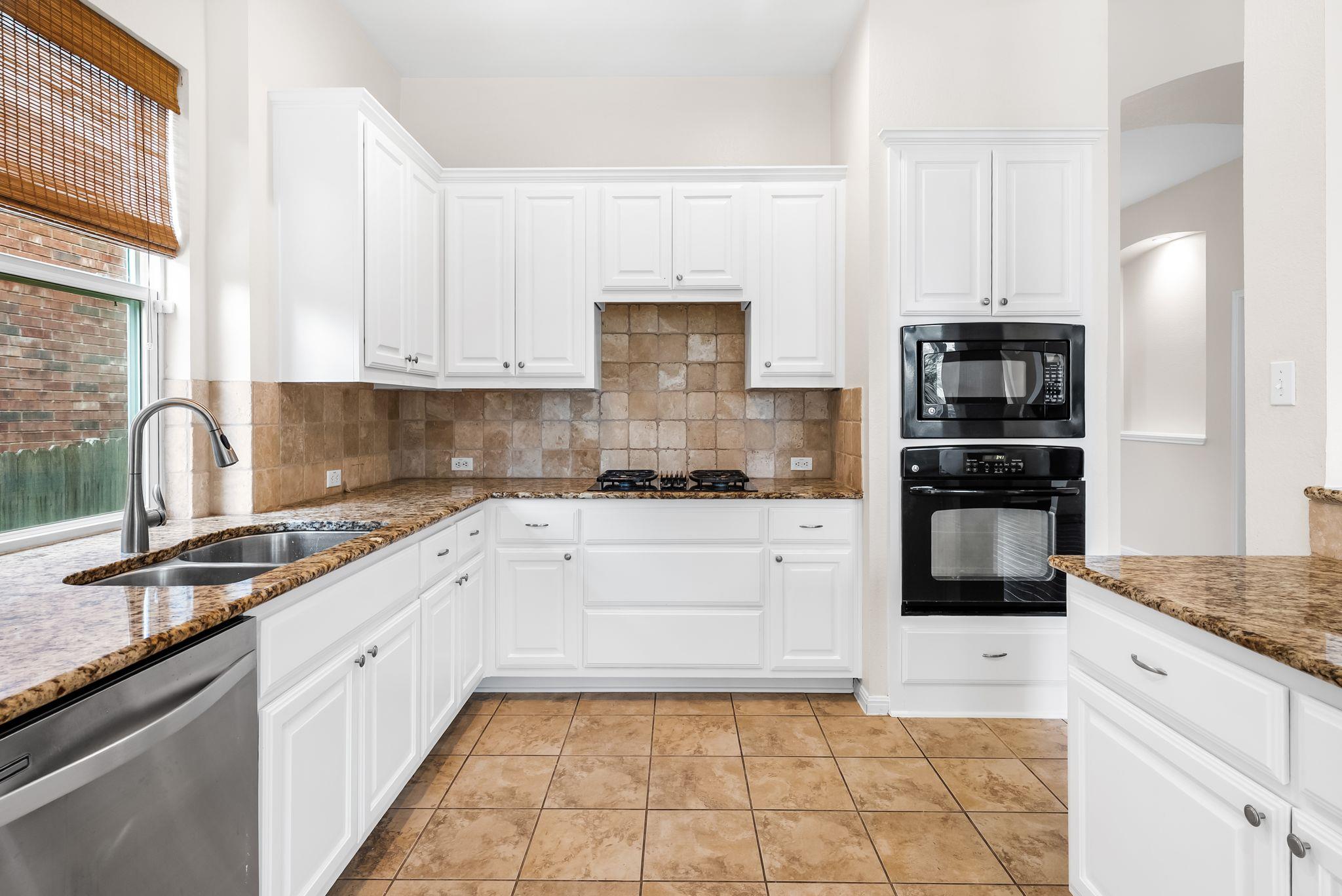 2705 Golden Gate Park Property Photo 4