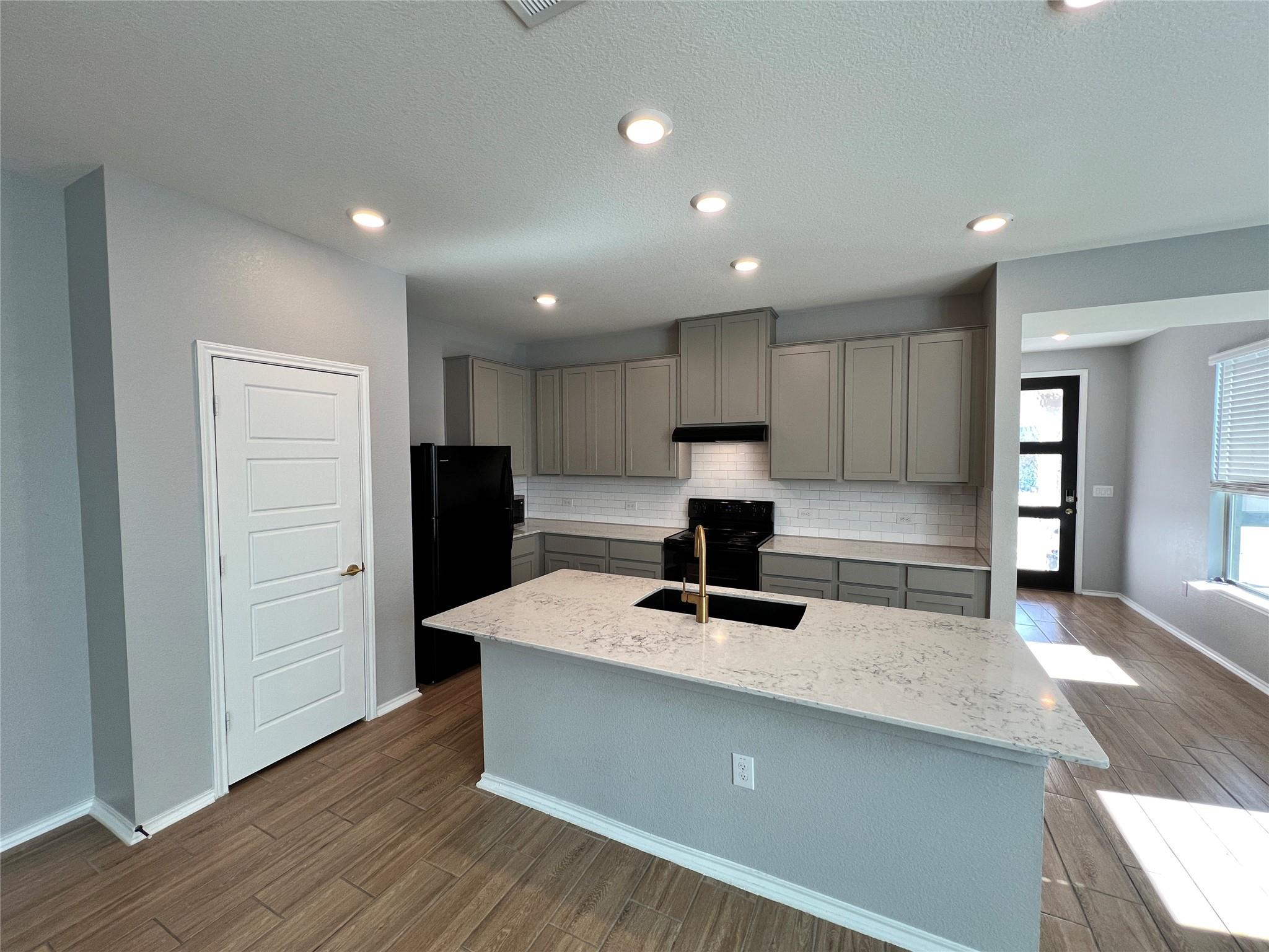 6516 Carriage Pines Dr Property Photo 5