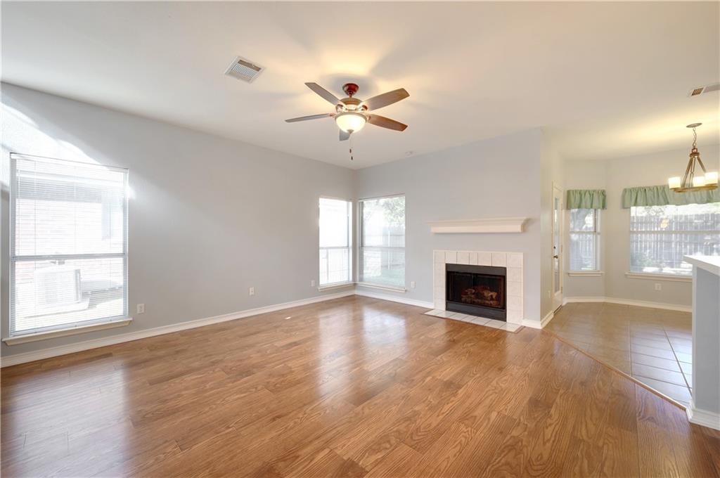 1600 White Oak Loop Property Photo 3