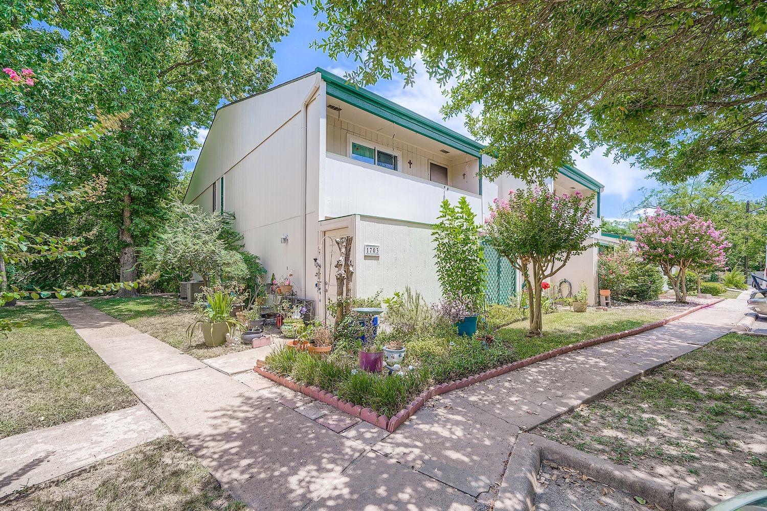 6718 Silvermine Dr #1704 Property Photo 1