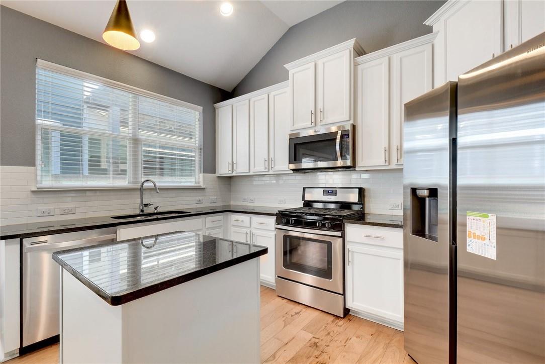 2107 Capulet St Property Photo 2