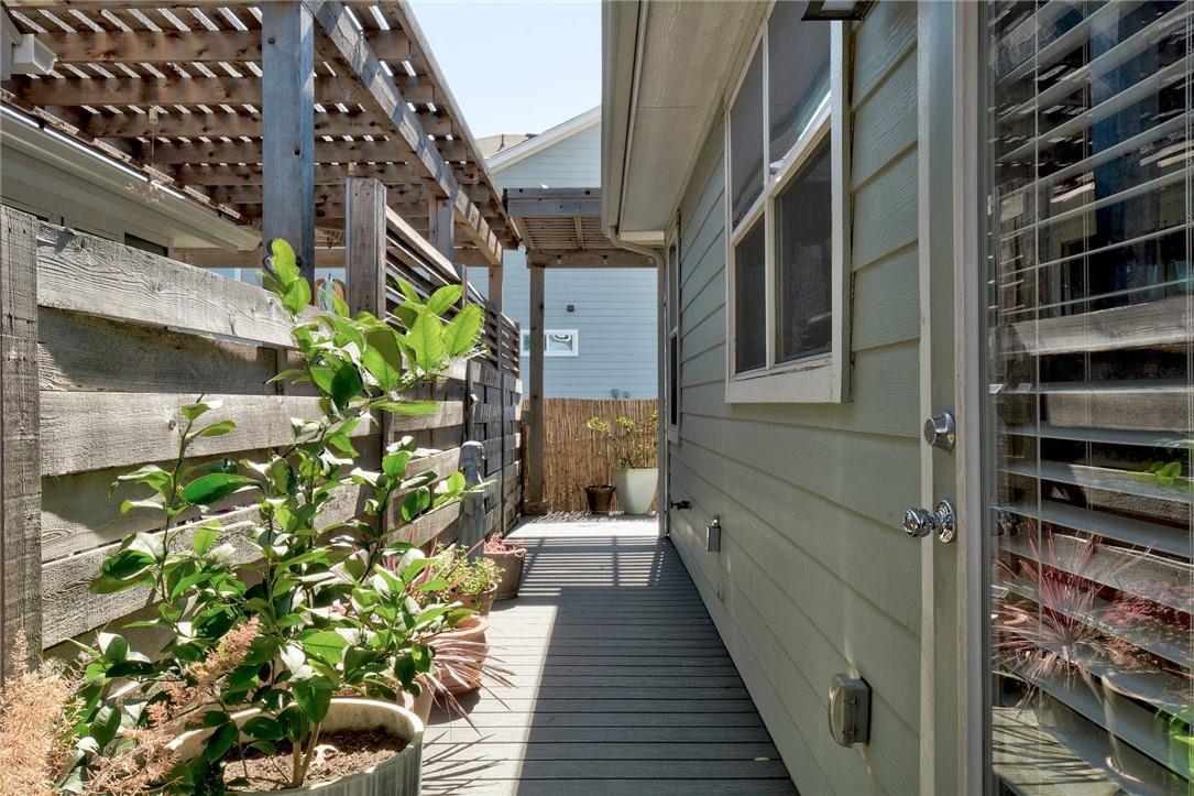 2107 Capulet St Property Photo 5