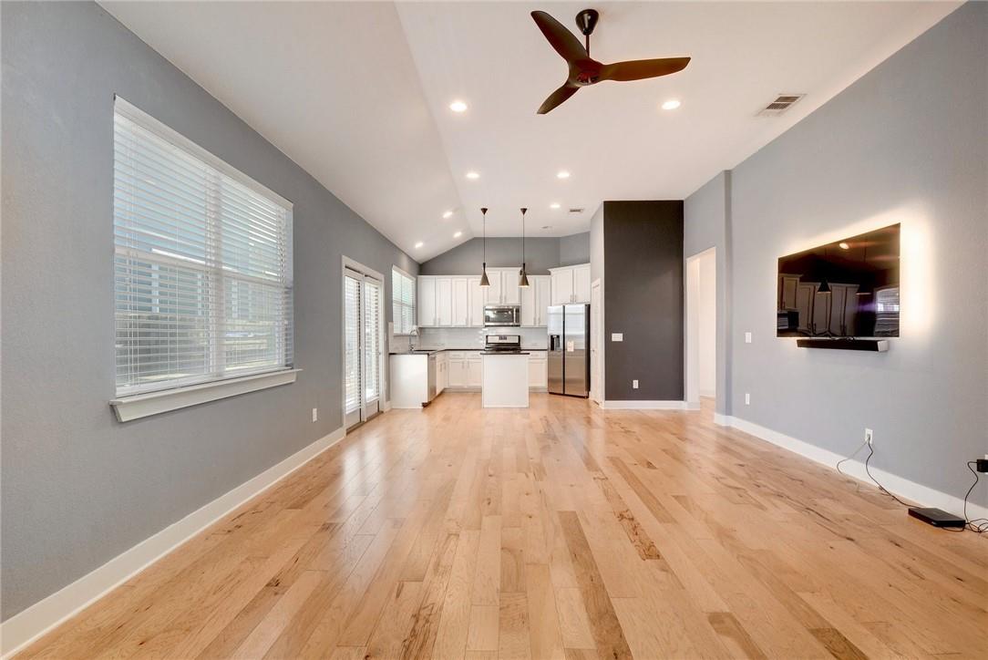 2107 Capulet St Property Photo 6