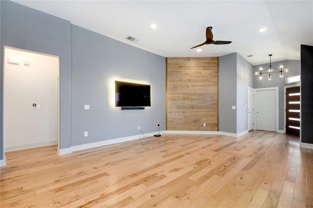 2107 Capulet St Property Photo 8