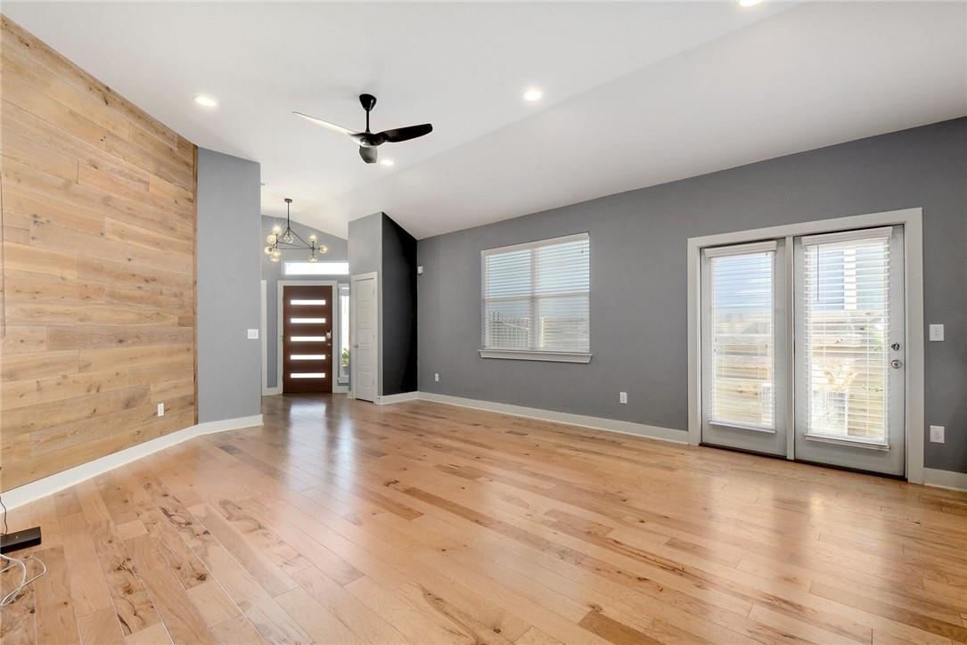 2107 Capulet St Property Photo 9