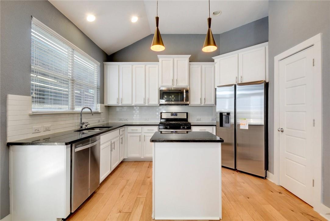 2107 Capulet St Property Photo 10