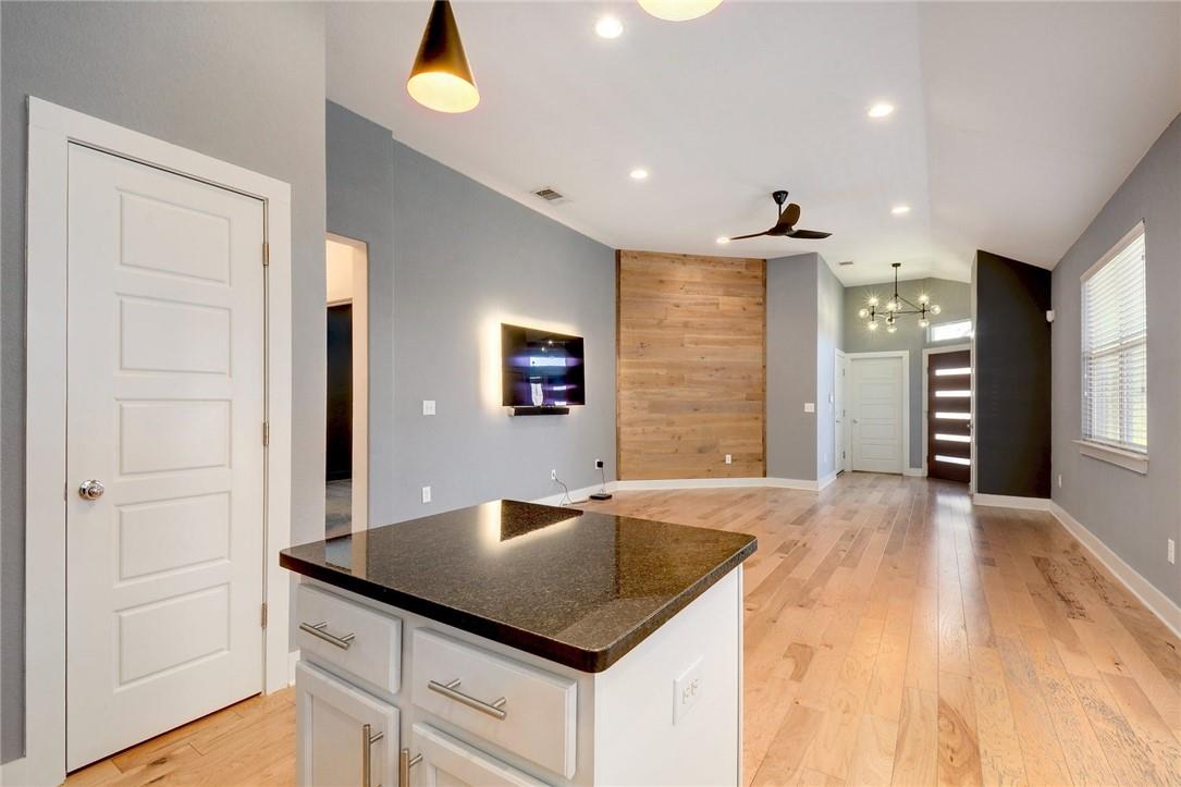 2107 Capulet St Property Photo 12