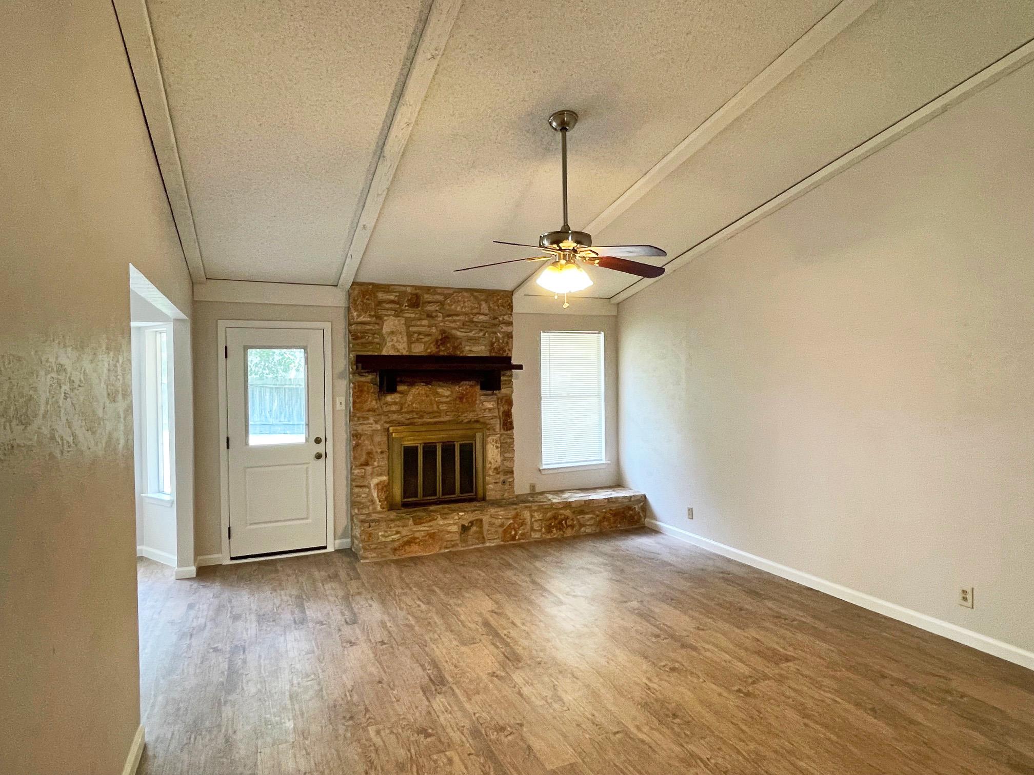 906 Acorn Oaks Dr Property Photo 1