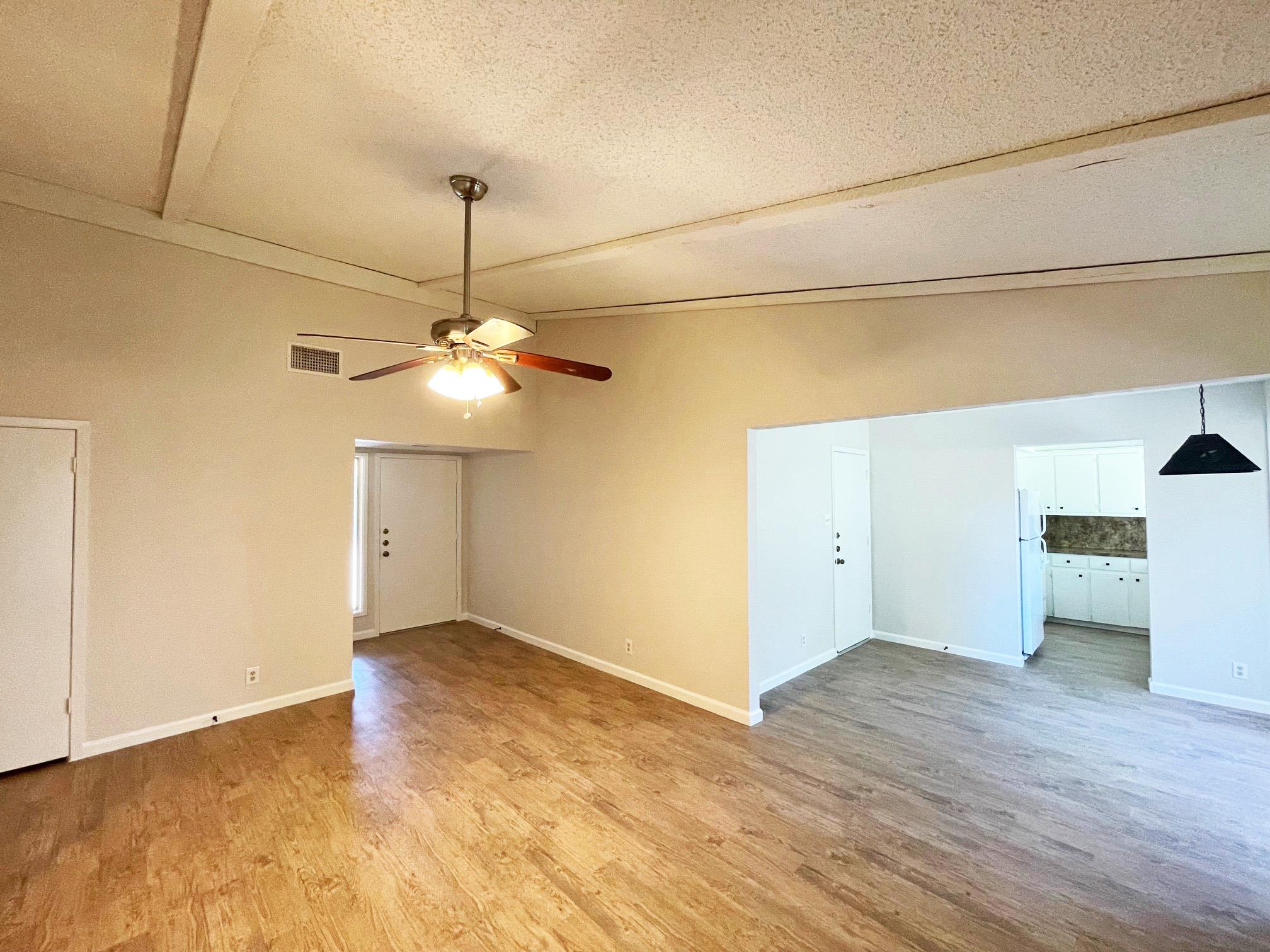906 Acorn Oaks Dr Property Photo 3
